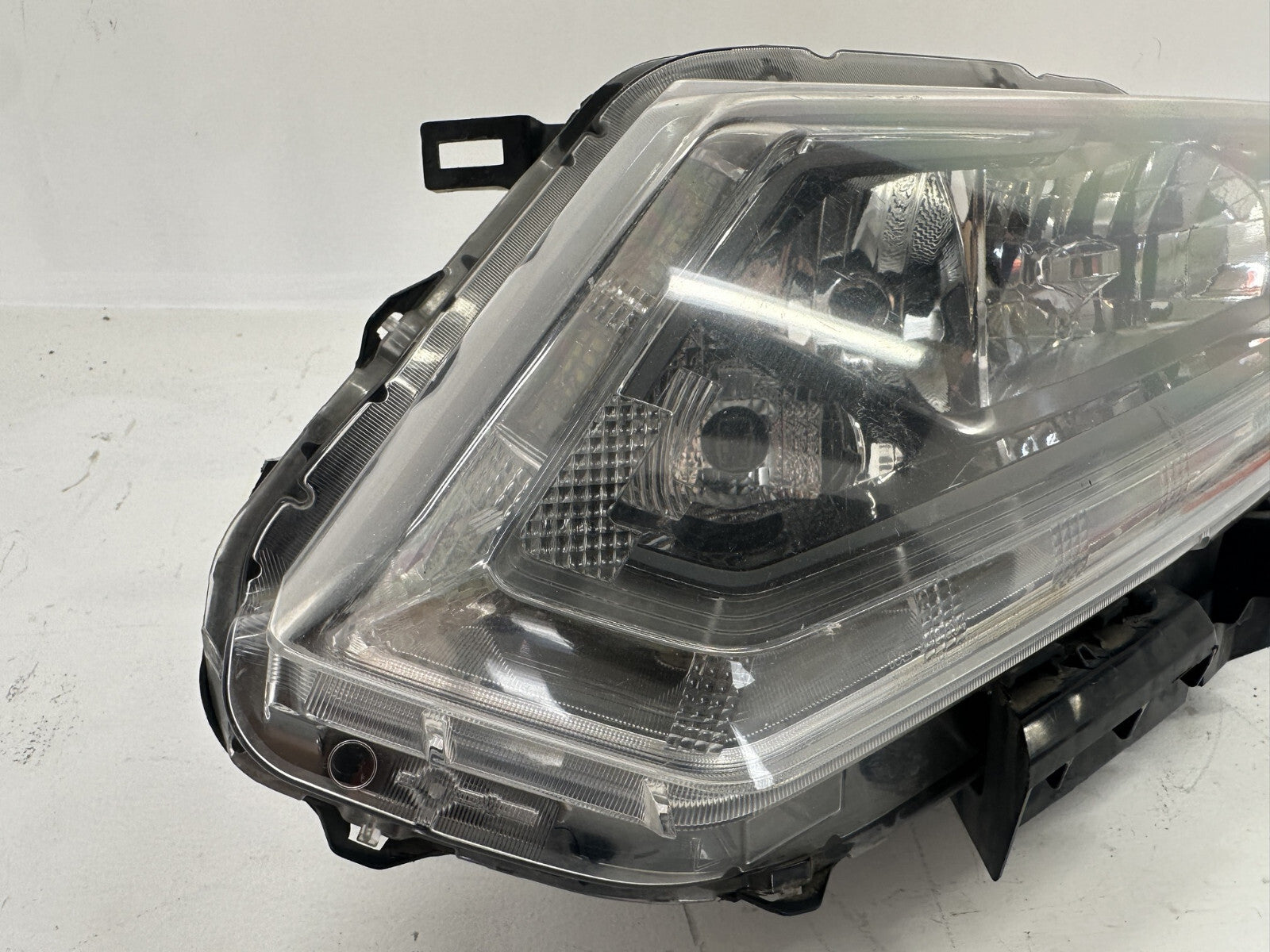 Headlight Damaged Driver LH 2014-2016 Nissan Rogue 26060-5HA0A, 260604BA0A OEM
