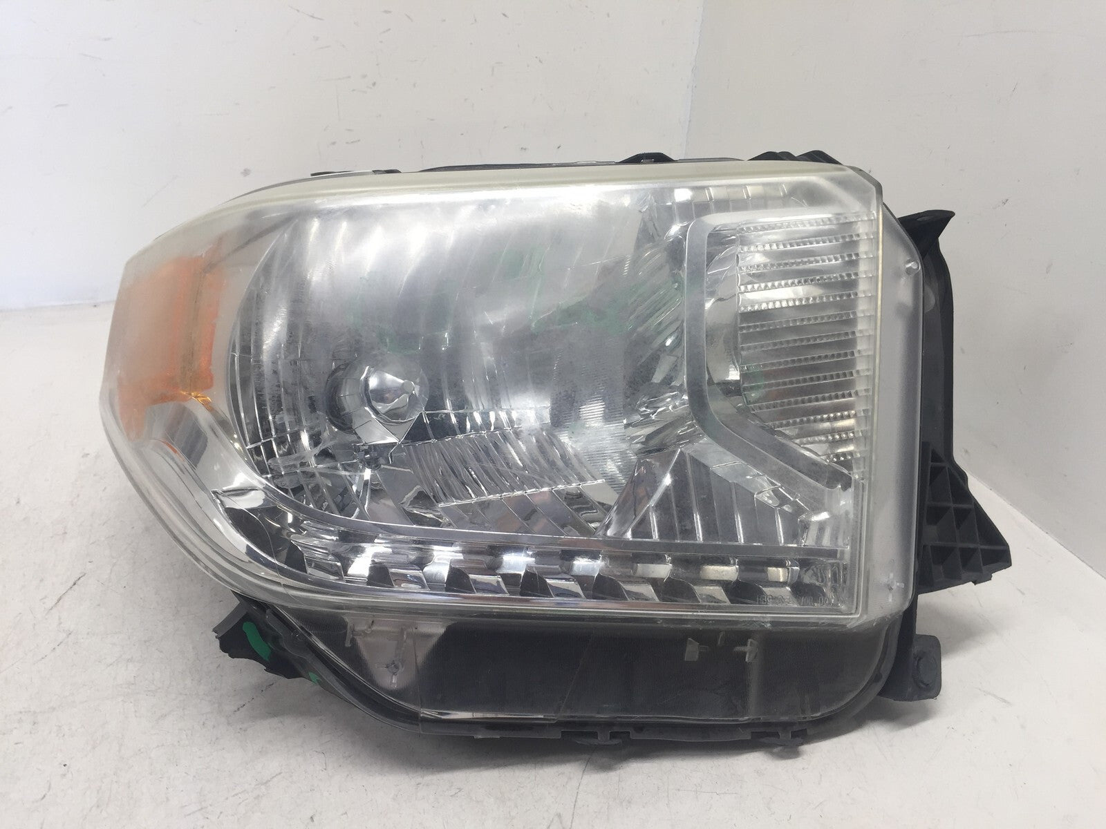 Headight Right Side RH Toyota Tundra 2014-2017 81110-0C101 OEM