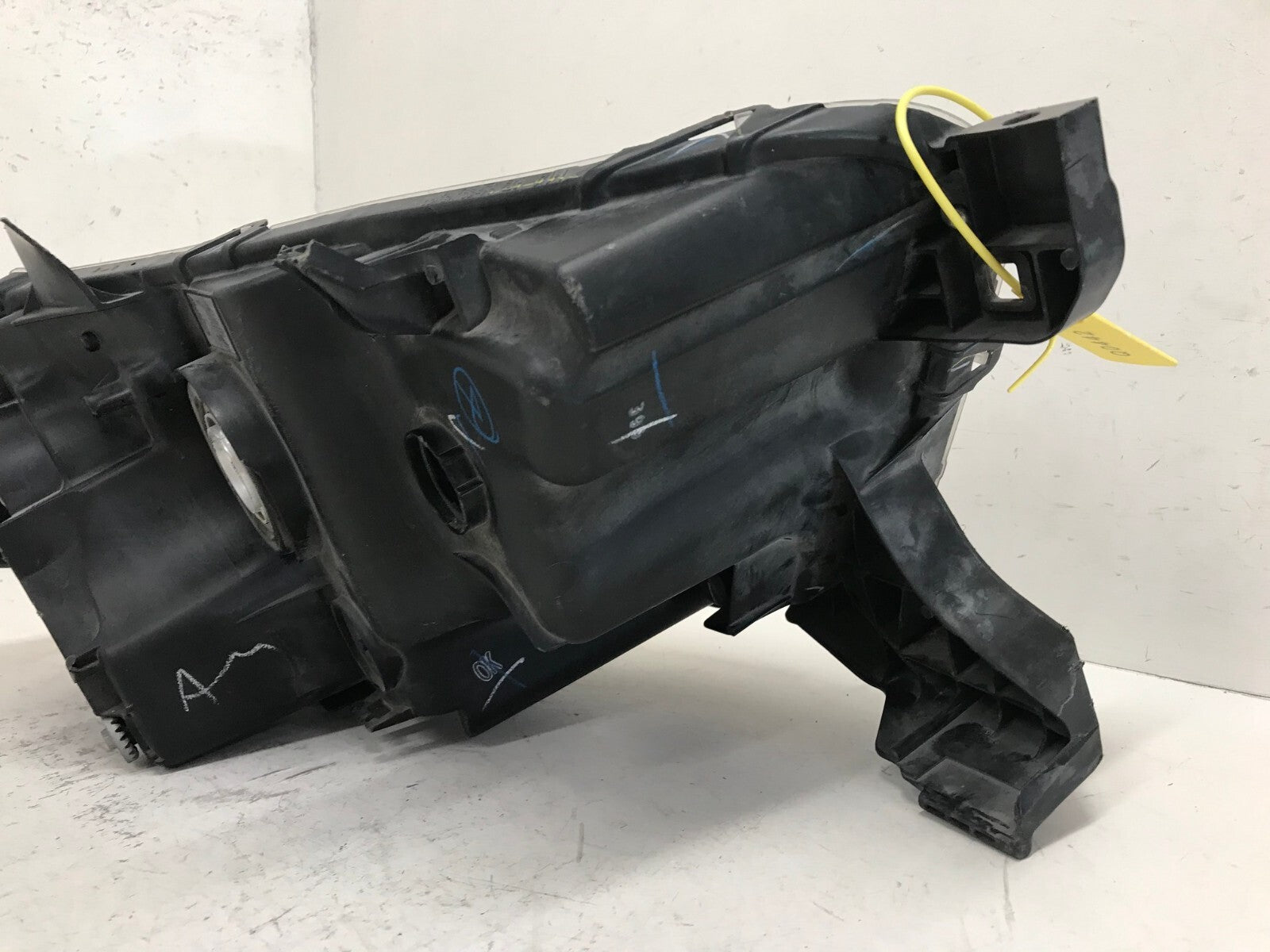 Headlight Damaged Driver LH Toyota Tacoma 2016-2021 8115004250 OEM