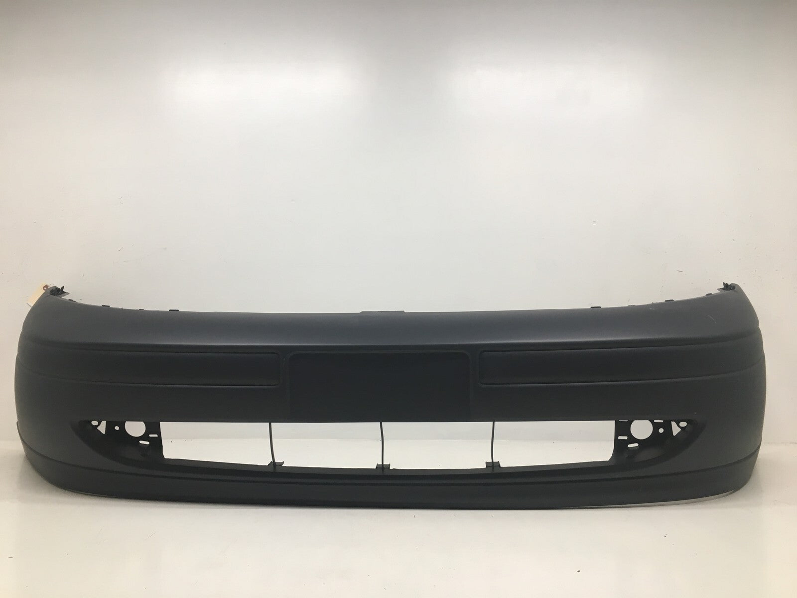 Front Bumper Cover Ford Focus w/ fog lamp holes Never painted 2000-2004 OEM