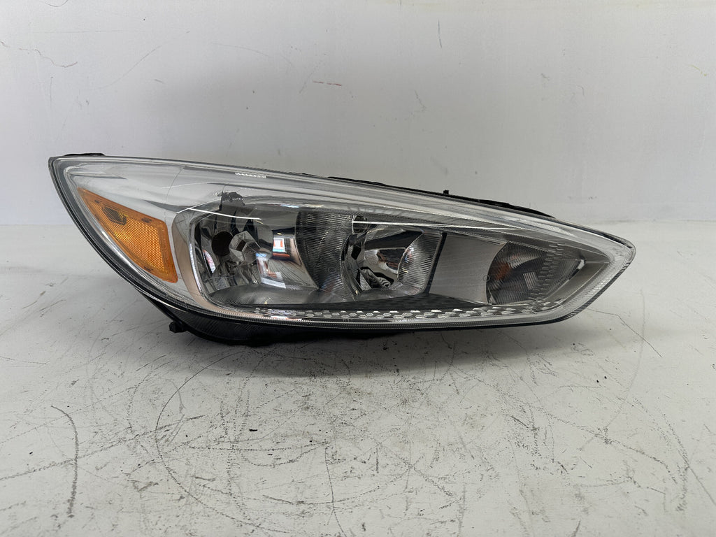 Headlight Damaged Right Passenger RH 2015-18 Ford Focus FO2503340C/FO2502338 OEM