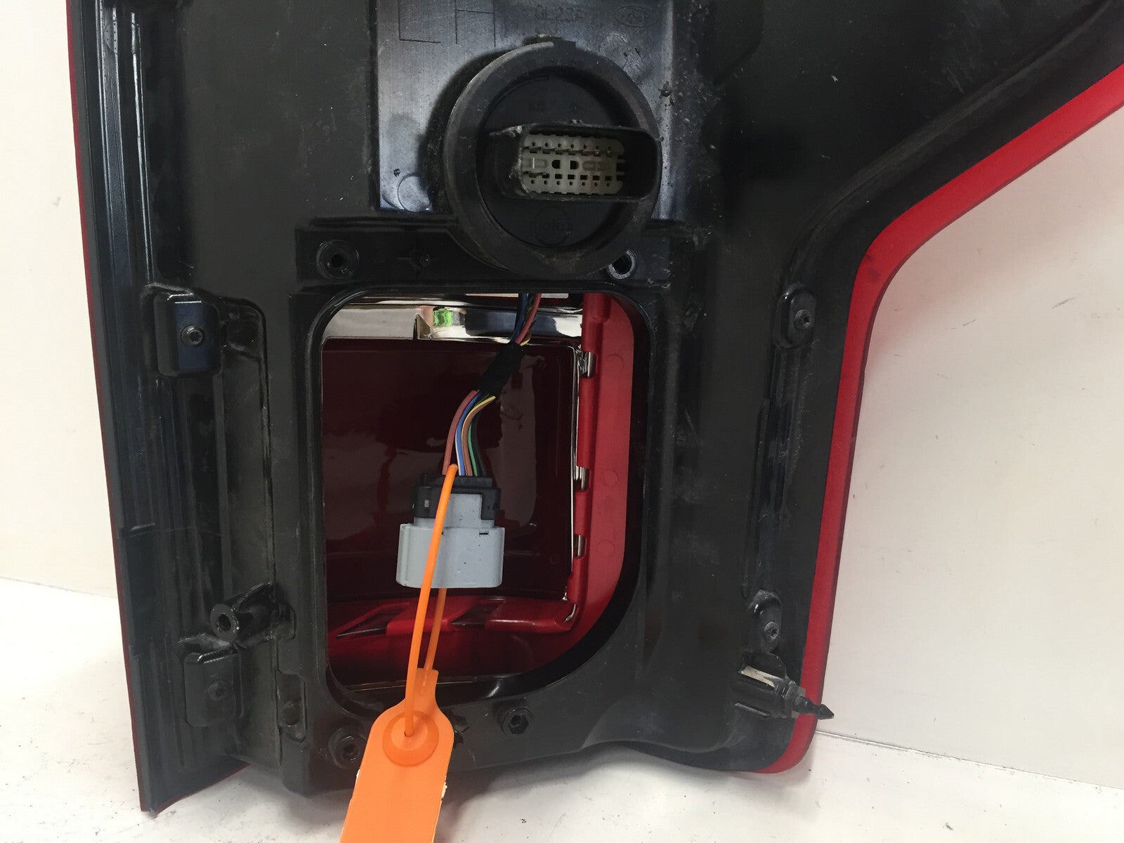 Tail light Damaged LH Left Driver Ford F150 F 150 2015-2017 FL34-13B505-C OEM