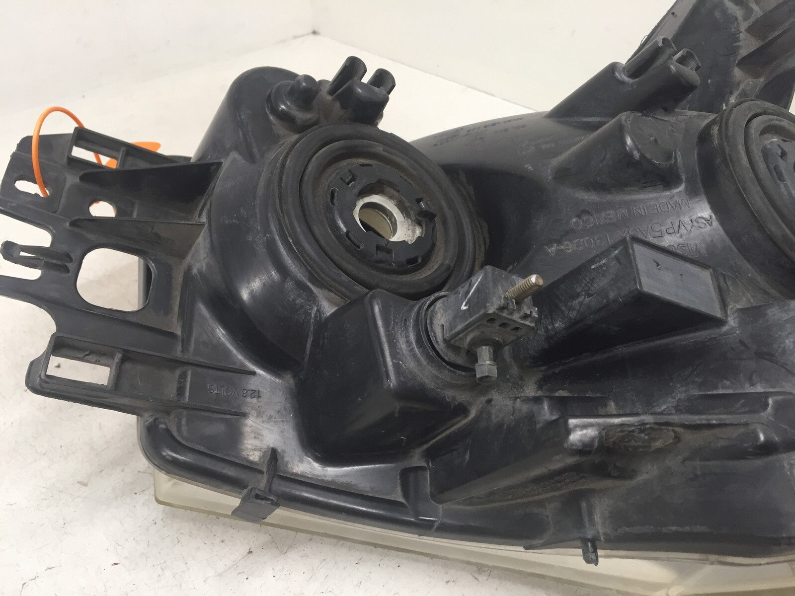 Headlight Damaged Driver LH 04-2006 Nissan Titan 05 2007 Armada 5ASX-13006-A OEM