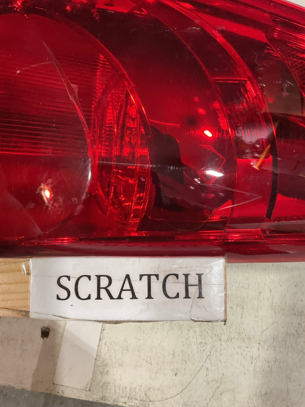 Tail light Damaged Right Passenger RH 11 - 14 Hyundai Sonata 92401-3Q OEM