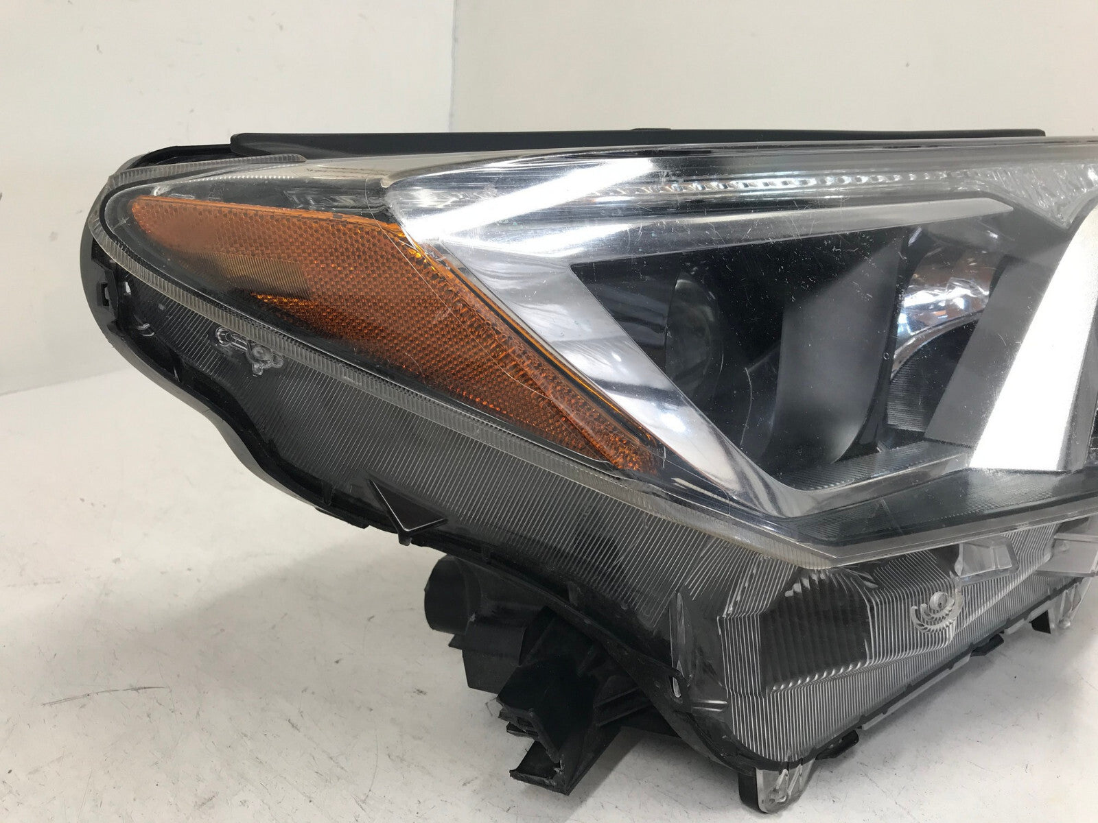 Projector Headlight Damaged Right RH Toyota RAV4 2016 2017 2018 8114542670 OEM