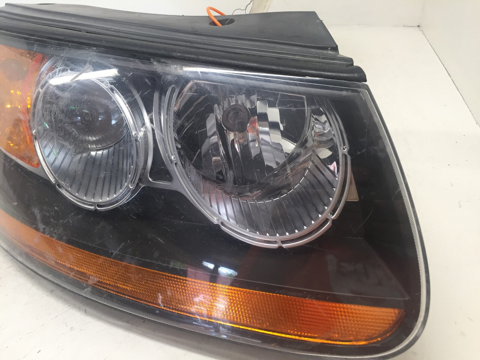 Headlight Damaged Passenger Side RH Hyundai Santa Fe 2010-2012 92102-0W100 OEM