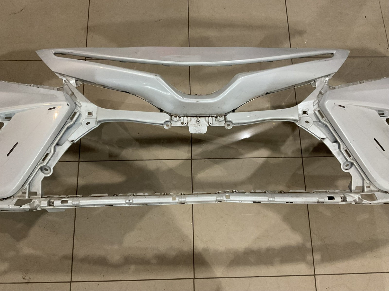 Front Bumper Cover White Toyota Camry SE XSE Hybrid SE 18 2019 52119+06E20 OEM