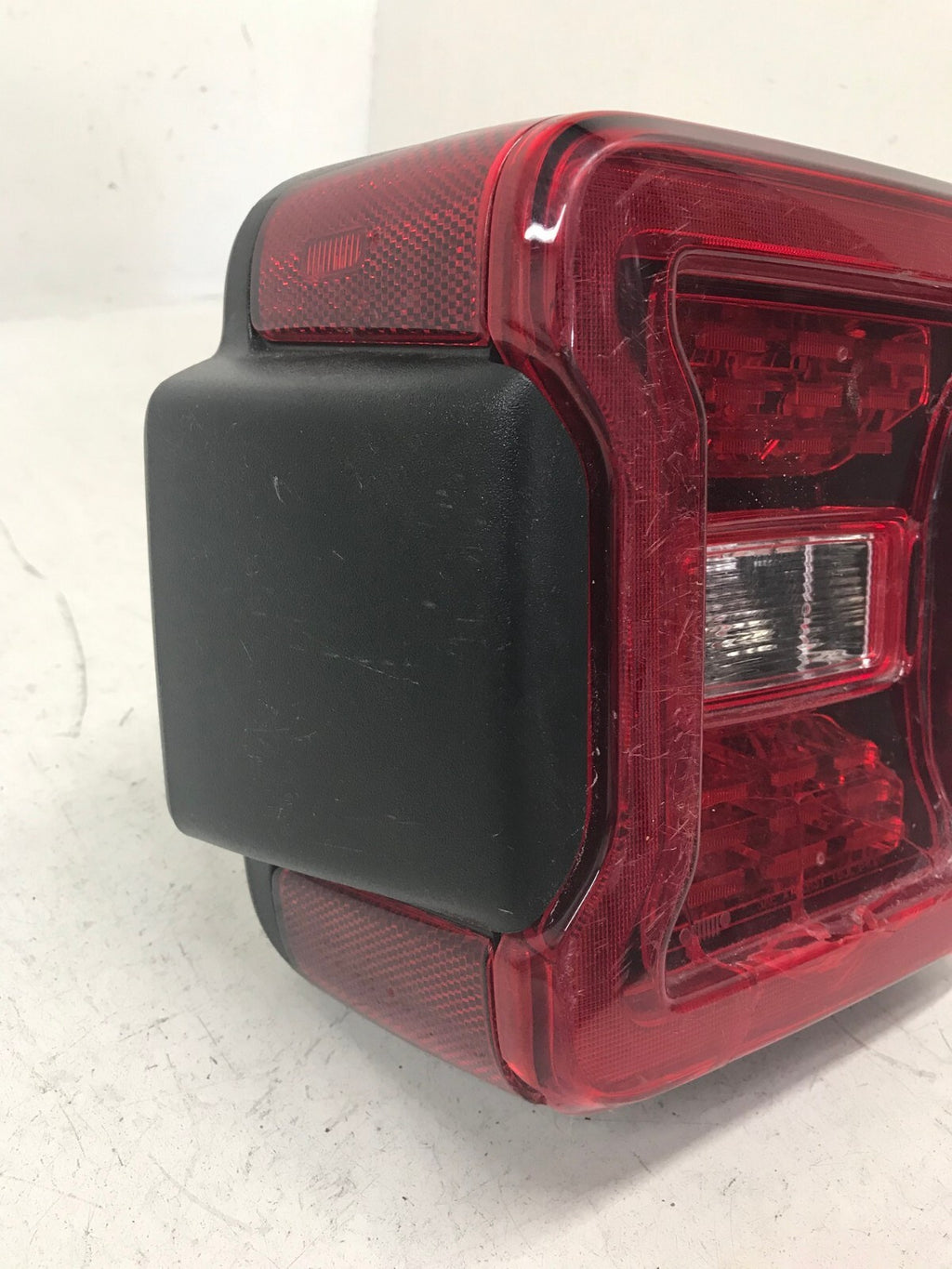 Tail light Damaged Left Driver LH 2018 2021 Jeep Wrangler 68474045AA OEM