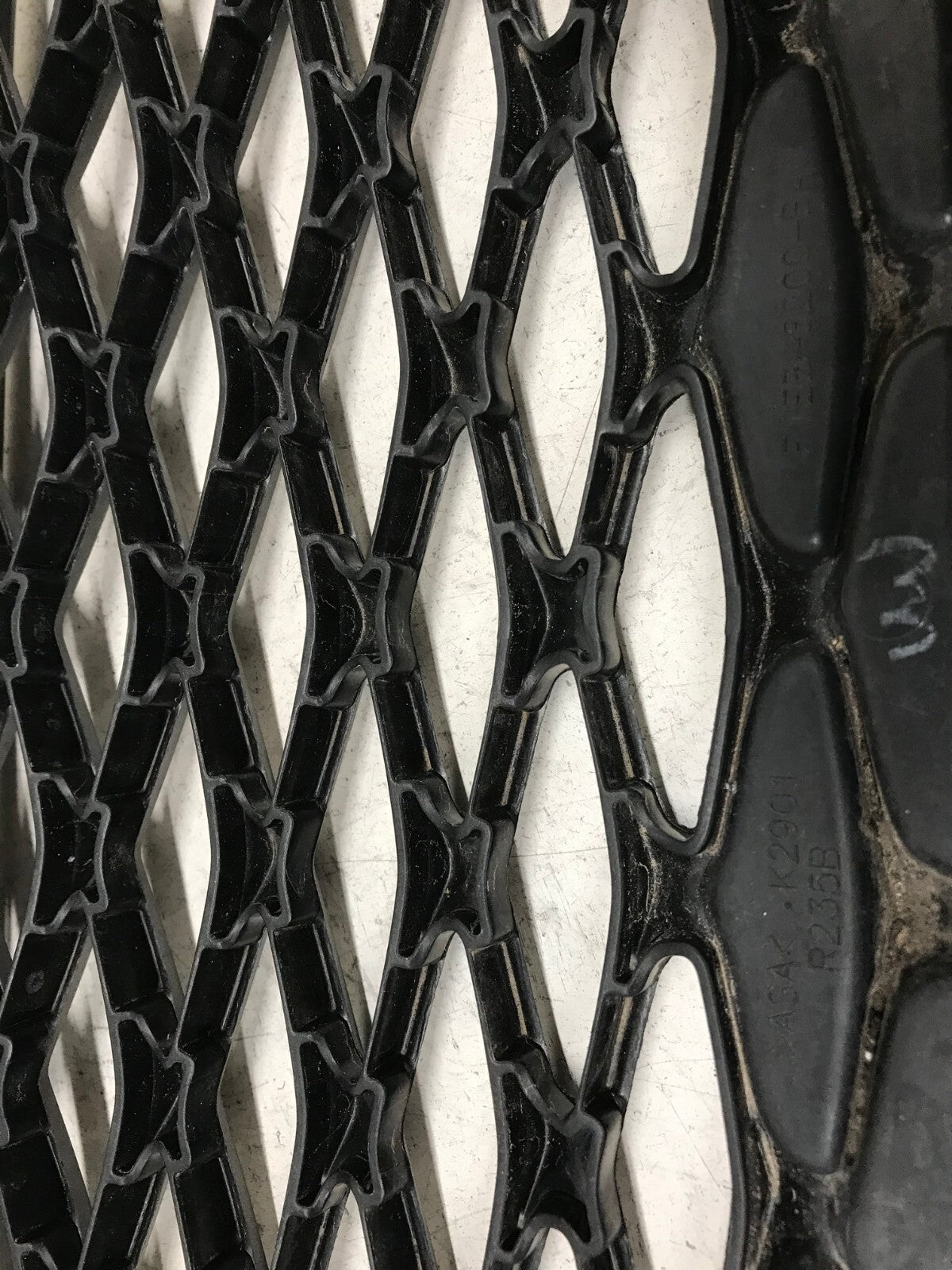 Grill Grille 2015 2016 2017 2018 Ford Focus F1EB-8200-BAW OEM