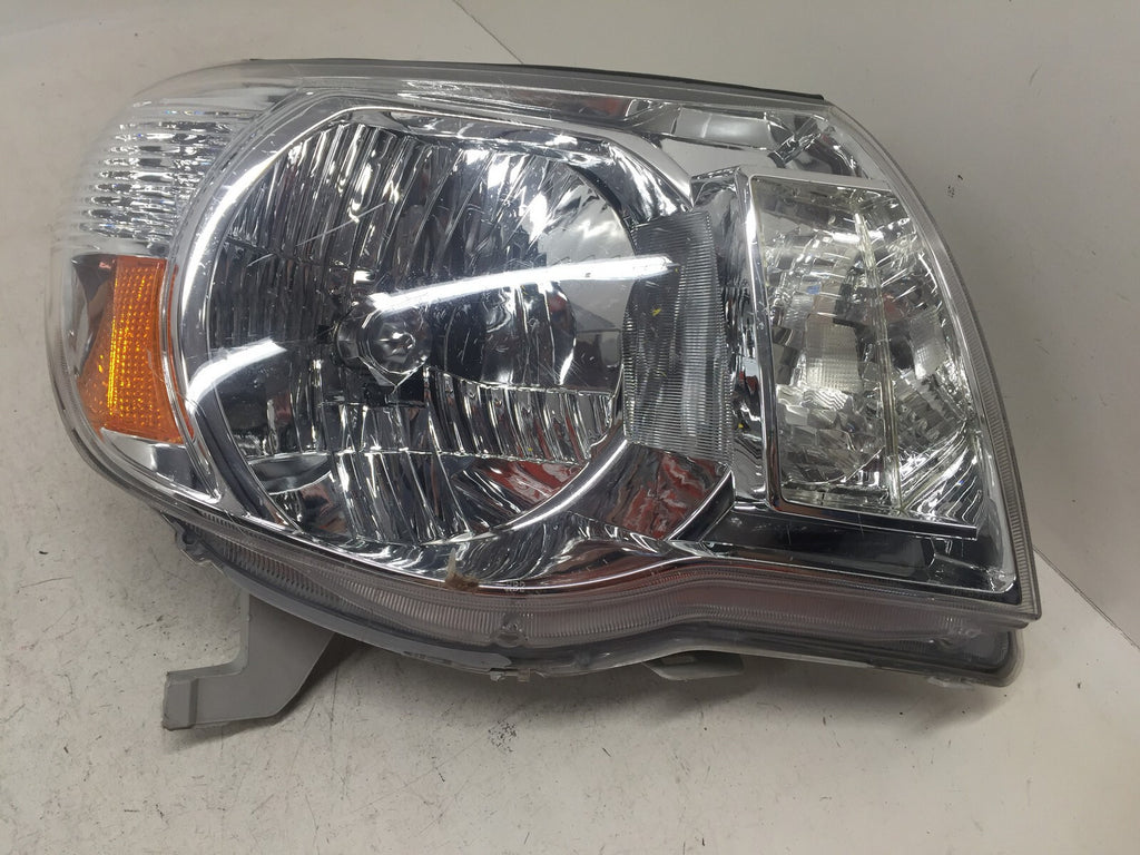 Headlight Damaged Headlamp Passenger RH Toyota Tacoma Pickup Truck 05-11 CAPA