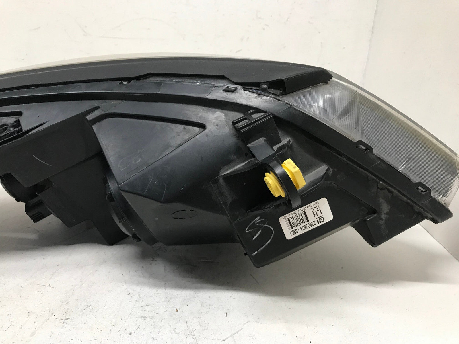 Headlight Damaged Left LH Driver 2013-2017 Chevrolet Traverse 23402604 OEM