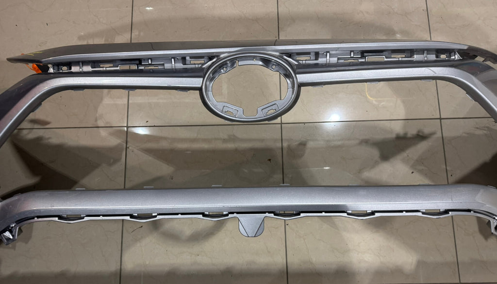 Front Bumper Cover Siver/1D6 Toyota RAV4 LE/XLE/Hybrid 2019-2021 52119-0R200 OEM