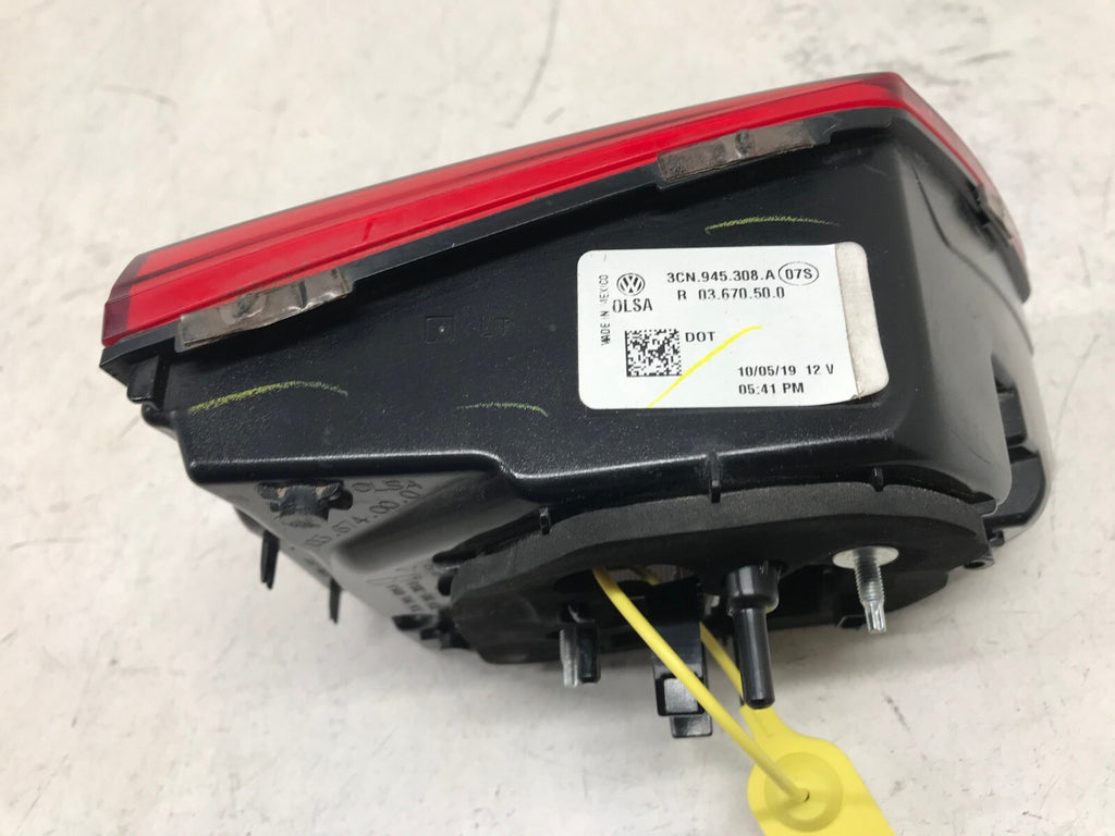 Tail light Damaged Passenger RH Right Volkswagen Atlas 2018-2019 3CN945308A OEM