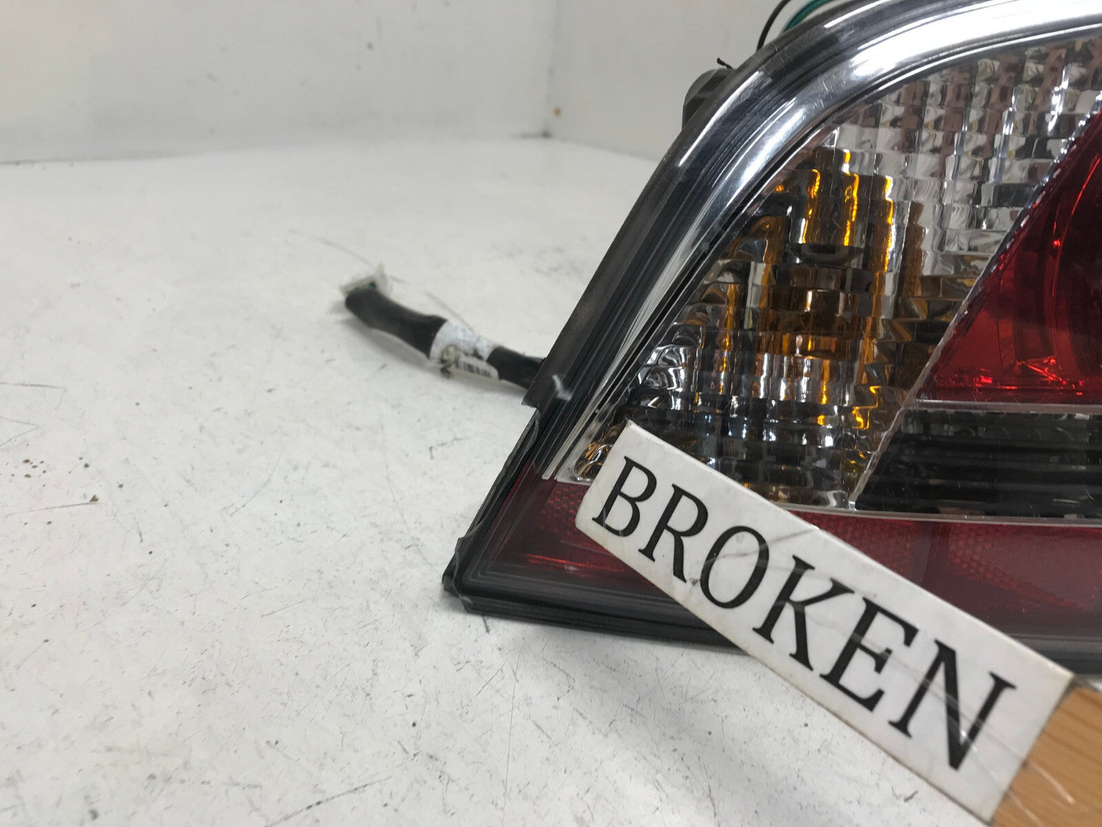 Tail light Damaged Right RH Passenger 2014-2015 Nissan Altima 265509HM0A OEM