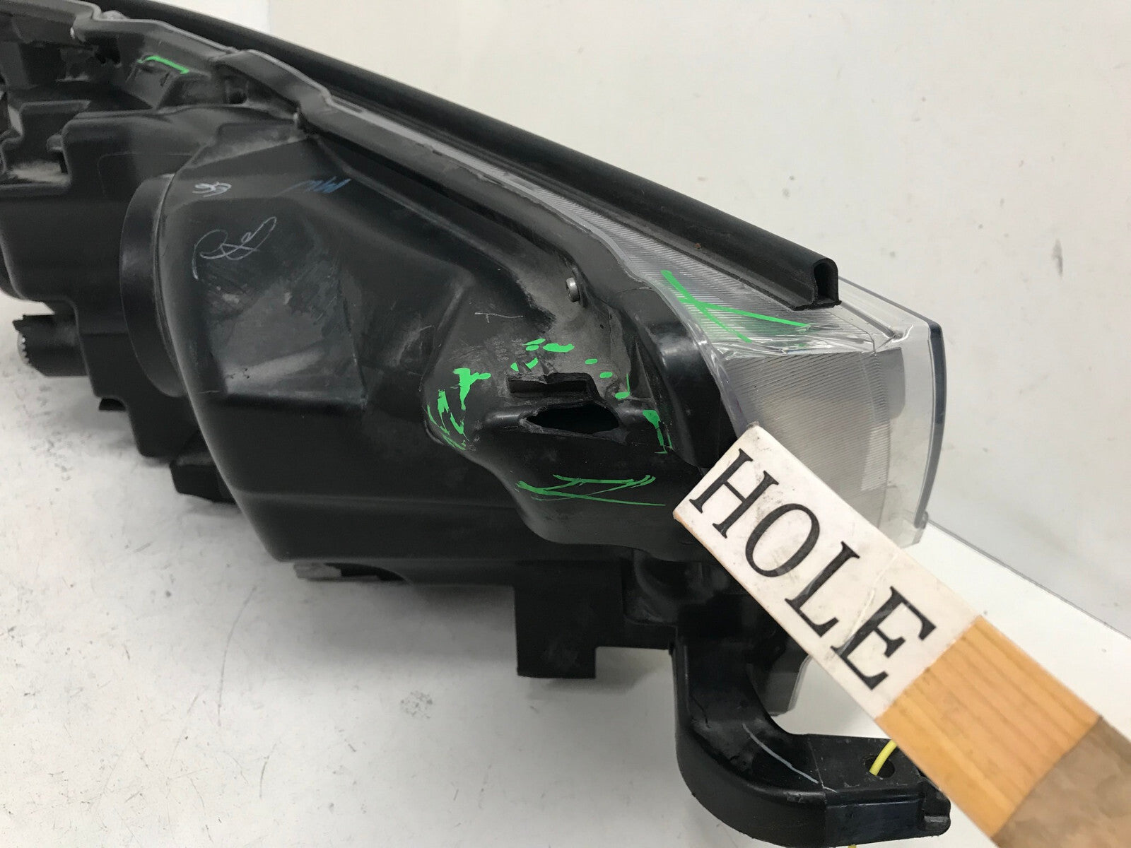 Halogen Headlight Damaged Driver LH Toyota Highlander 2017-2019 811500E330 OEM