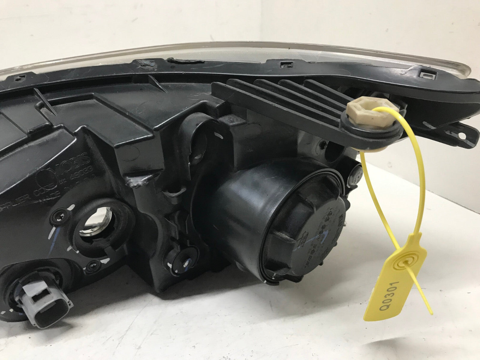 Headlight Damaged Right RH Passenger 11-14 Chrysler 200 68088066AG OEM