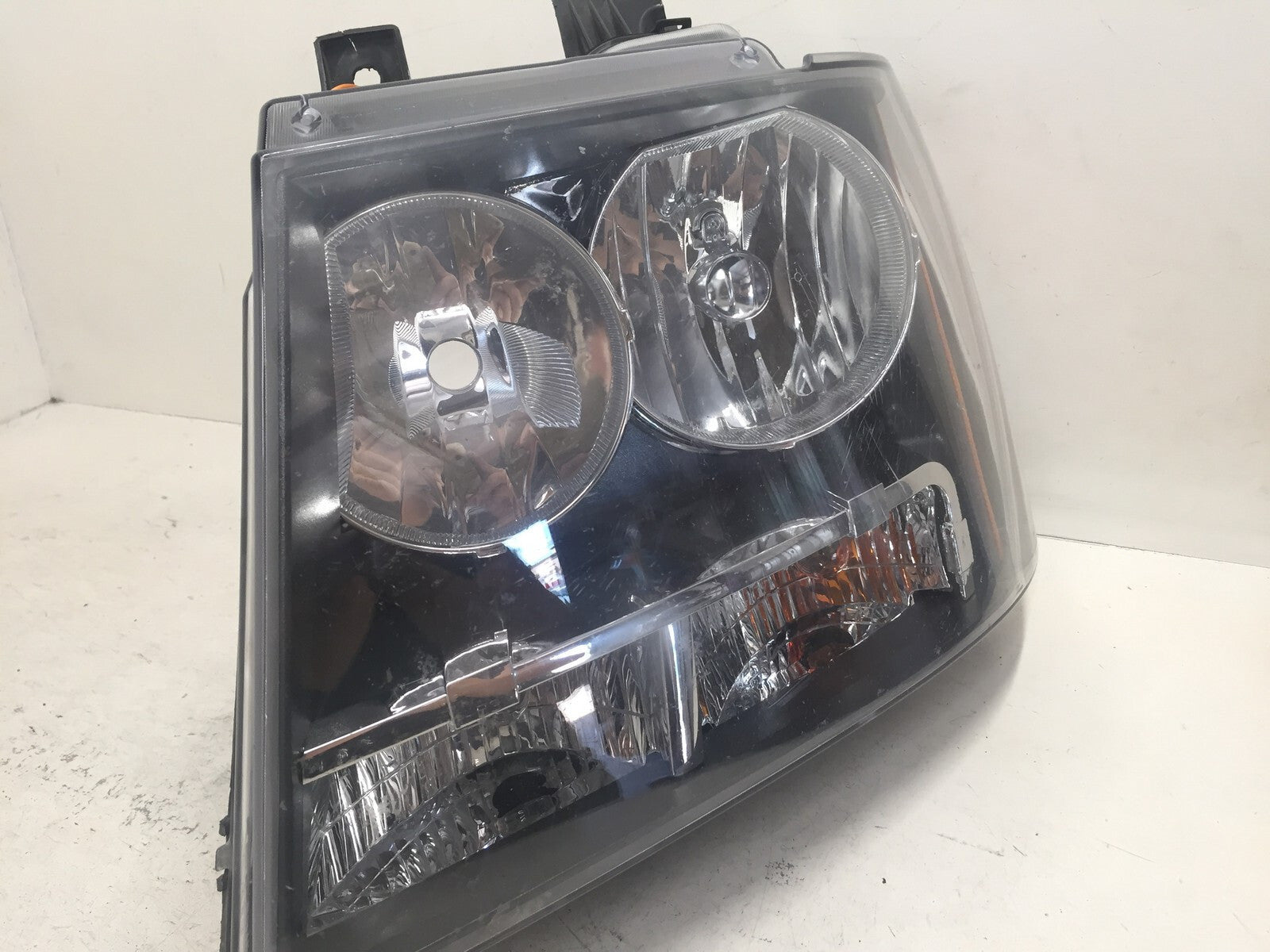 Headlight Damaged Driver LH 07-2014 Chevrolet Tahoe 07-13 Avalanche 22853025 OEM