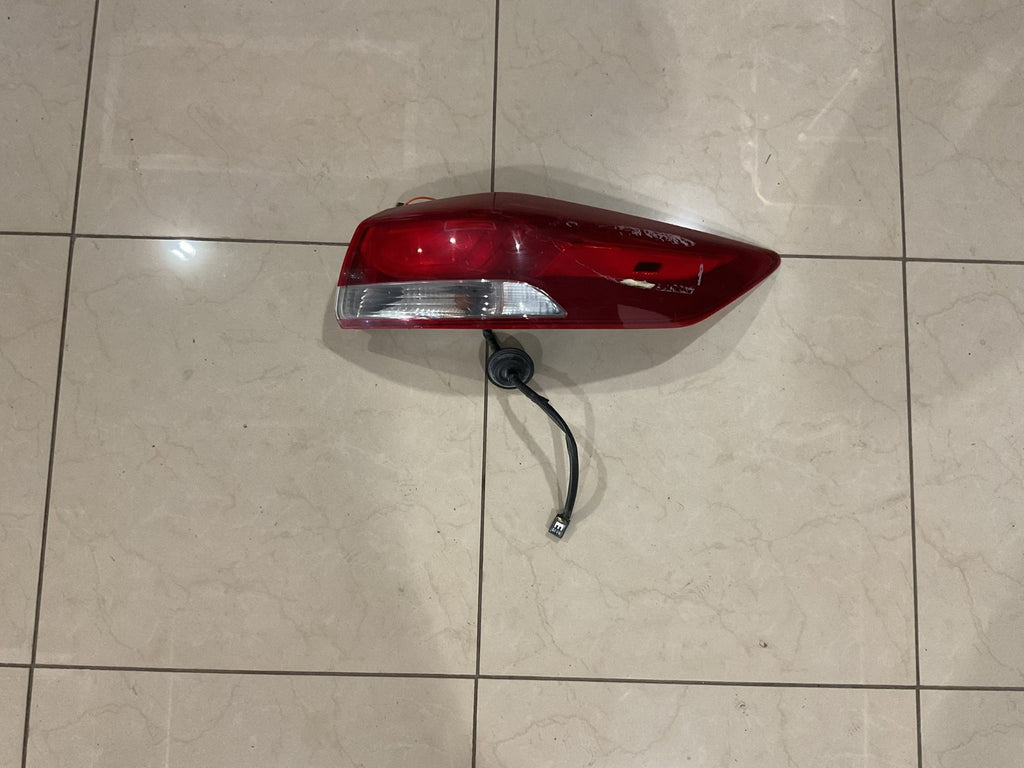 Tail light Right RH Passenger 2017 2018 Hyundai Elantra 92402-F30 OEM