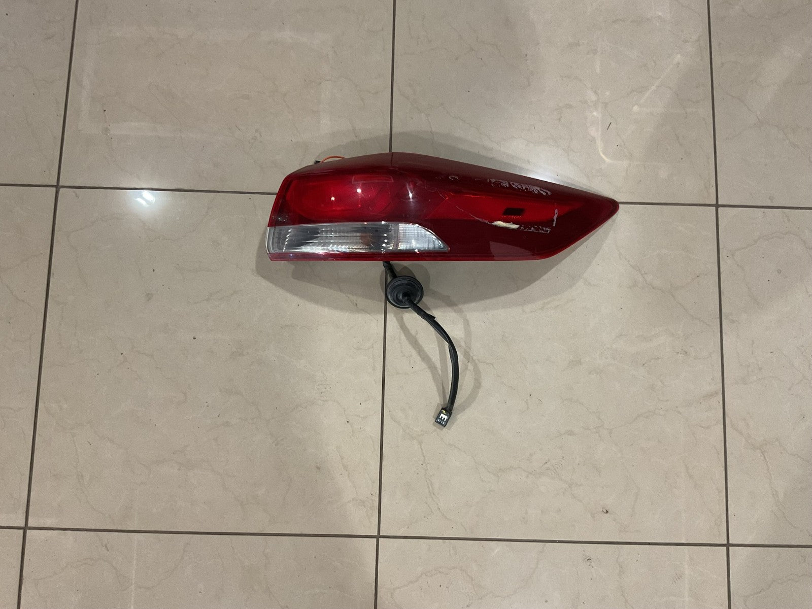 Tail light Right RH Passenger 2017 2018 Hyundai Elantra 92402-F30 OEM