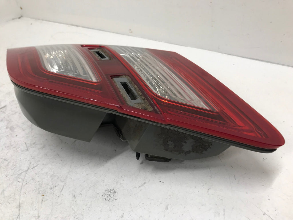 Tail light Damaged Driver LH Left 2013-2019 Ford Taurus DG13-15B503-A OEM