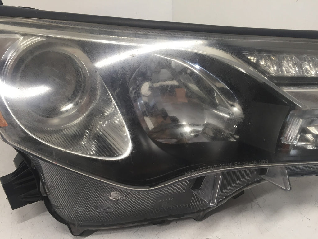 Headlight Damaged Halogen Passenger RH Toyota RAV4 2013-2015 81110-0R042 OEM