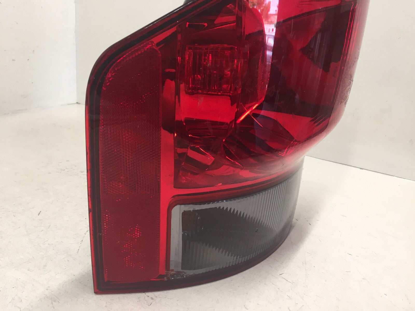 Taillight Damaged Tail Lamp Passenger Honda Element 03-08 33501-SCV-A11 OEM