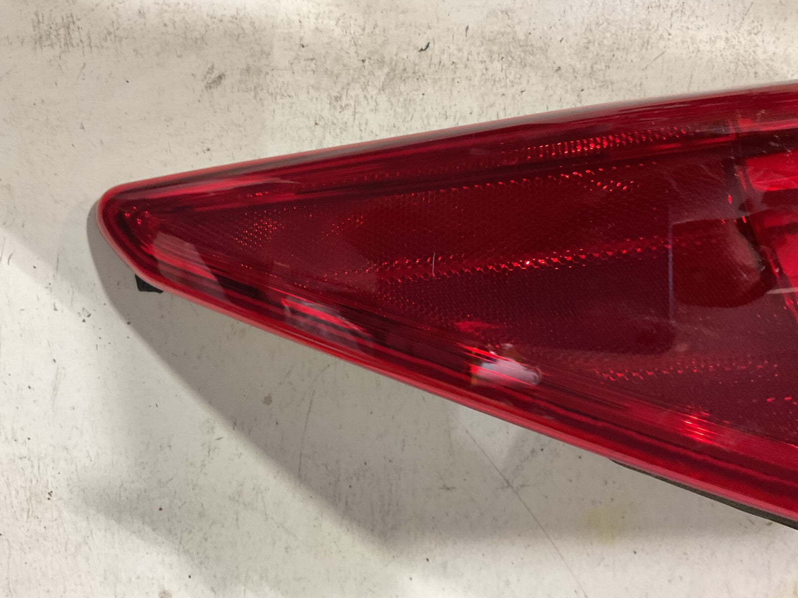 Tail light Damaged Right Passenger RH 11 - 14 Hyundai Sonata 92401-3Q OEM