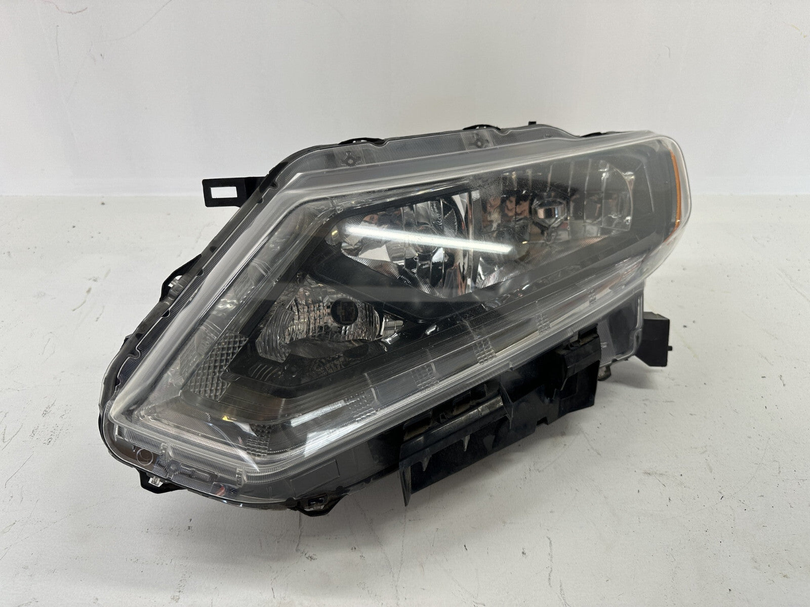 Headlight Damaged Driver LH 2014-2016 Nissan Rogue 26060-5HA0A, 260604BA0A OEM