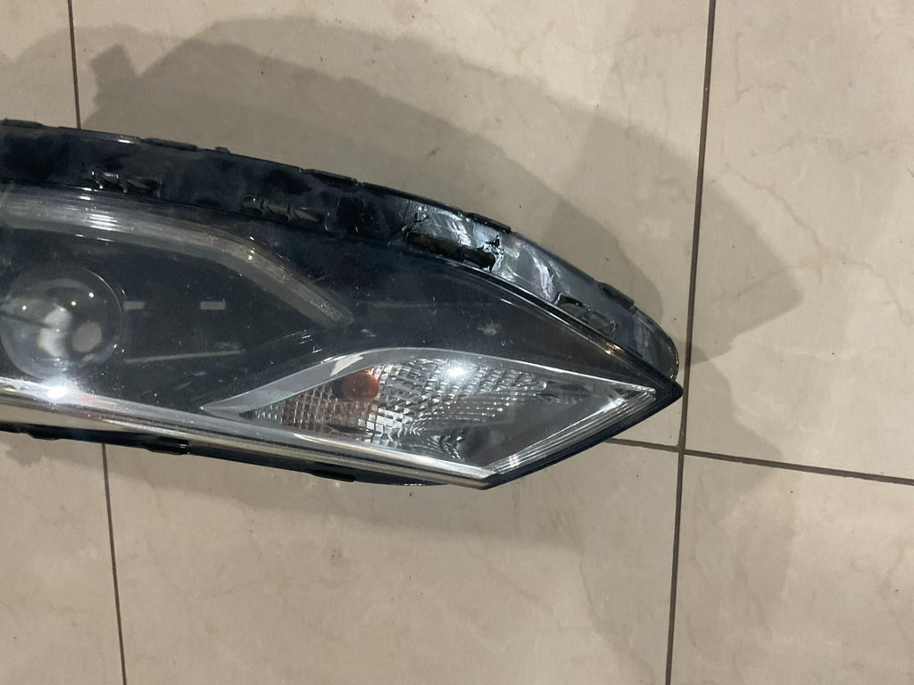Headlight Left Driver LH 16-18 19 Chevy Cruze 84106694 OEM