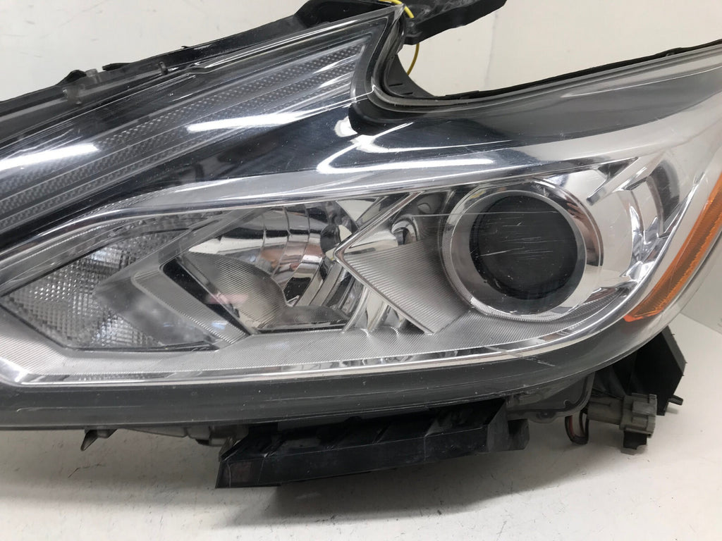 Headlight Damaged Left LH Driver Nissan Altima 2016-2018 260609HS0A OEM
