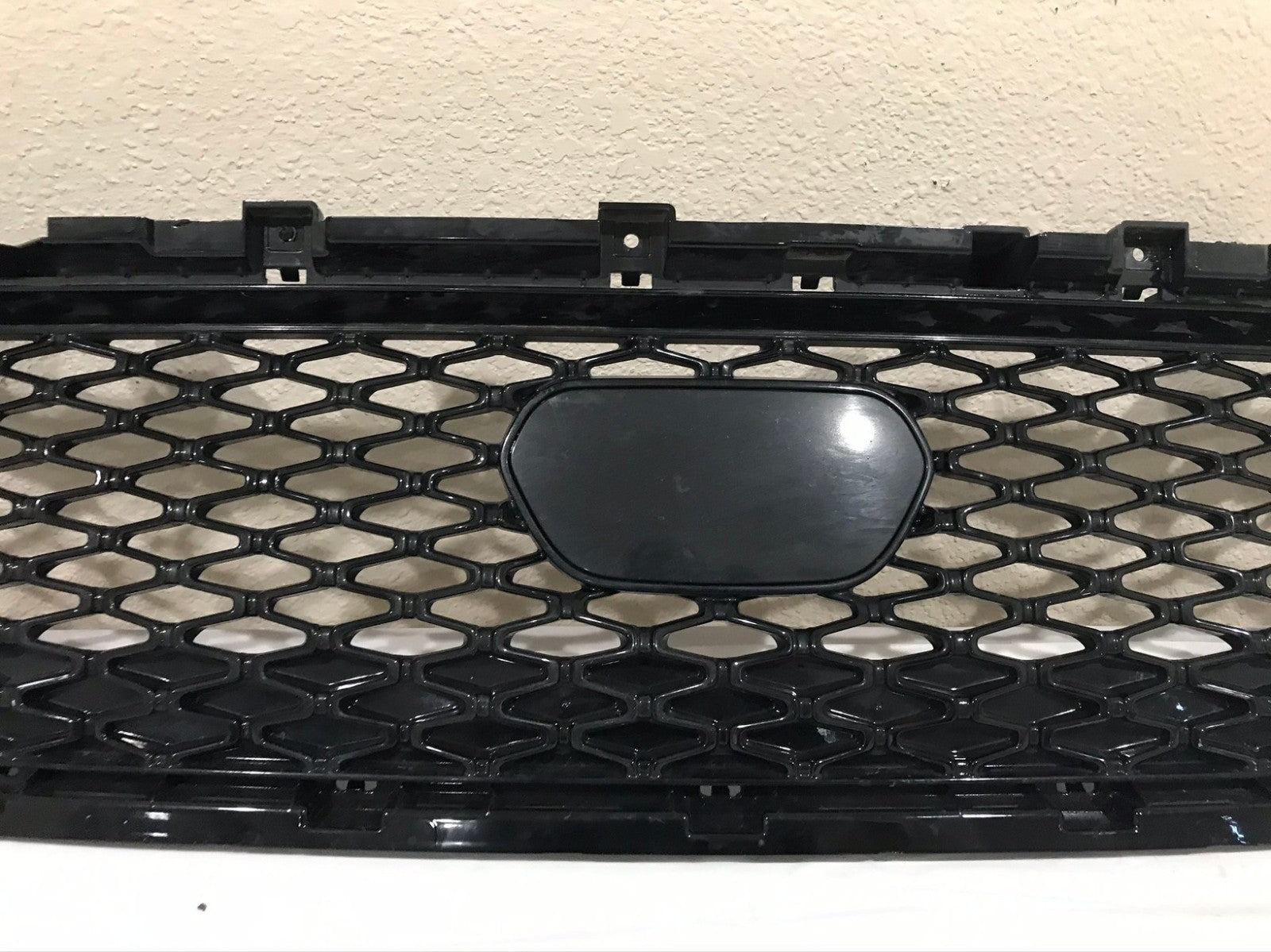 Grill Grille Black Chrysler Pacifica Lower Grille 2020 2021 6WF63TRMAB OEM