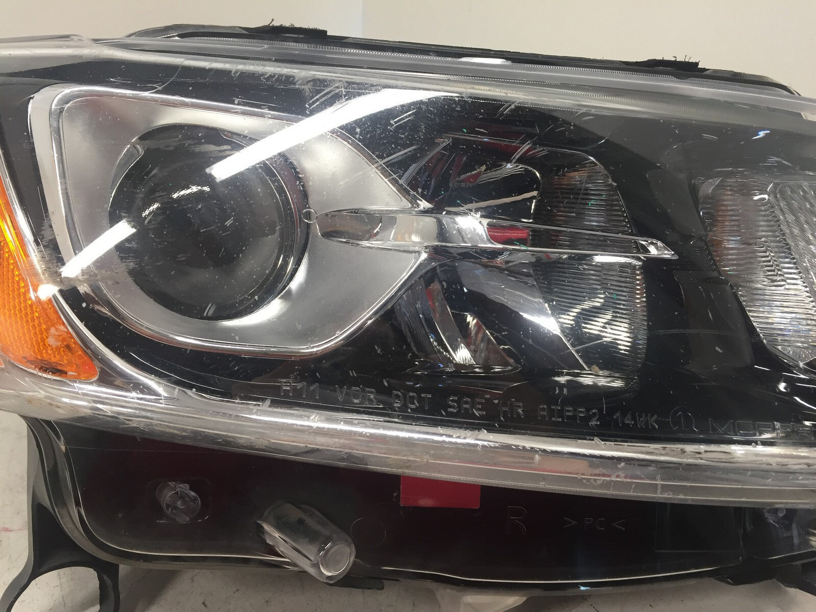 Headlight Damaged Right RH Jeep Grand Cherokee Halogen 14-2016 68110996AD OEM