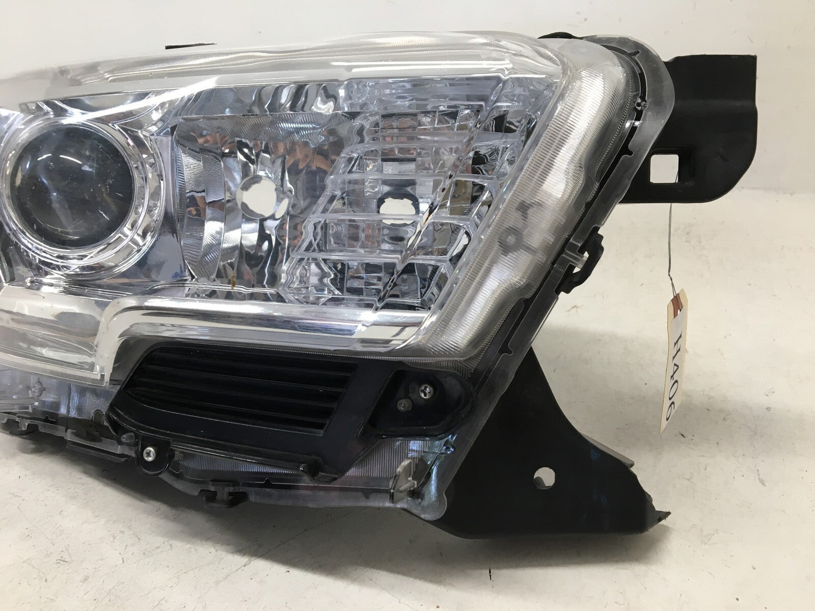 Headlight Damaged Right Passenger RH Toyota Tacoma 2016-2018 8111004270 OEM