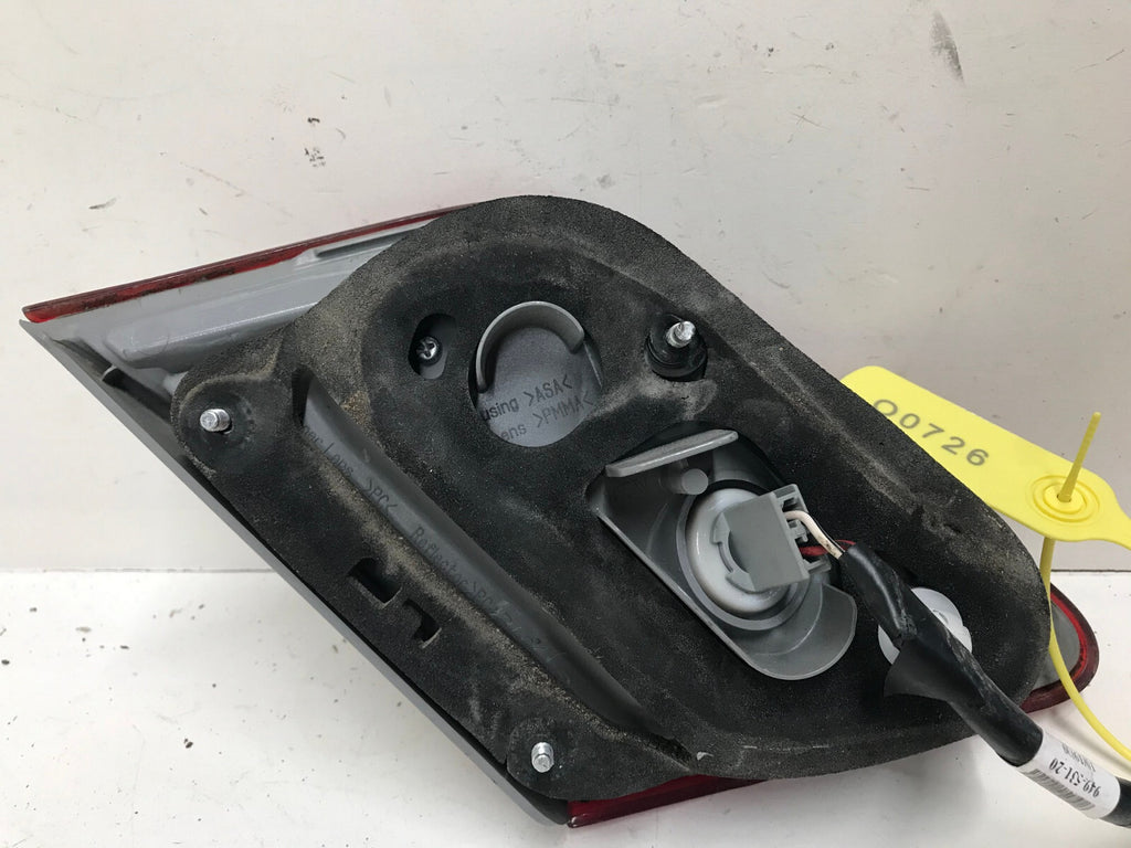 Tail light Damaged Passenger RH Toyota Camry Hybrid 2010-2011 8158133170 OEM