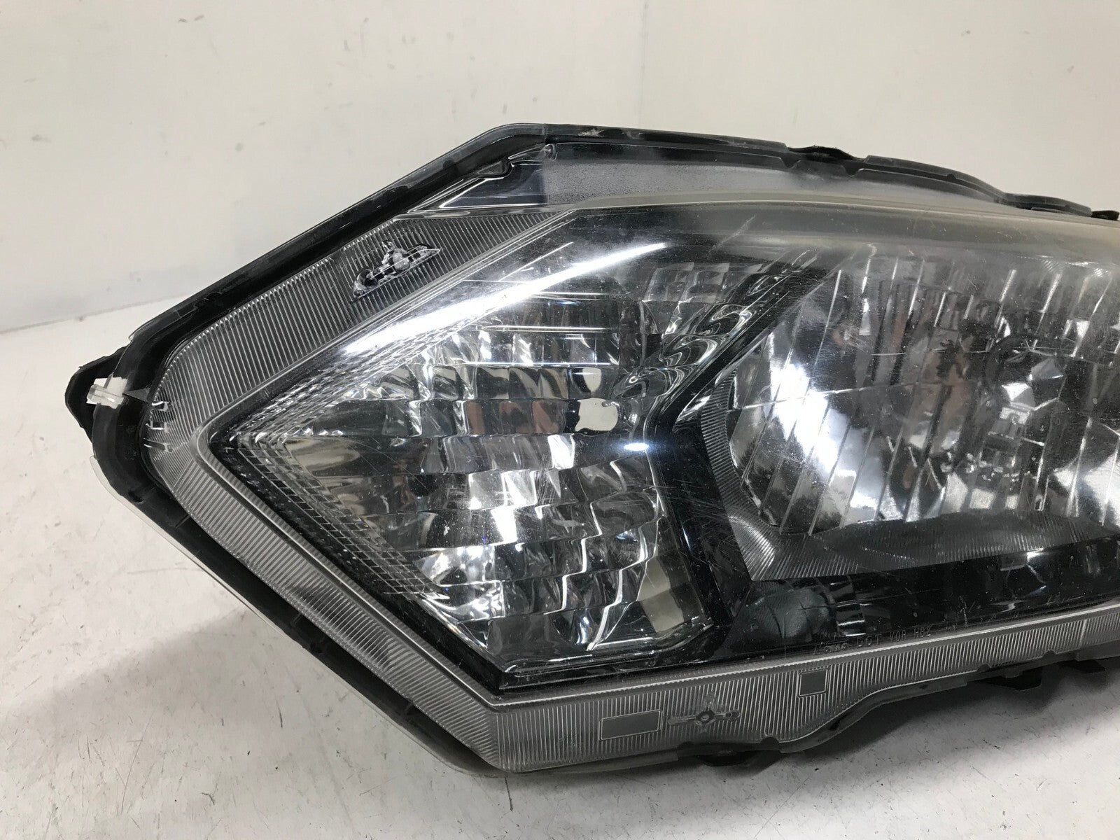 Headlight Damaged Driver Left LH Honda HRV HR-V 2016-2018 33150T7SA01 OEM