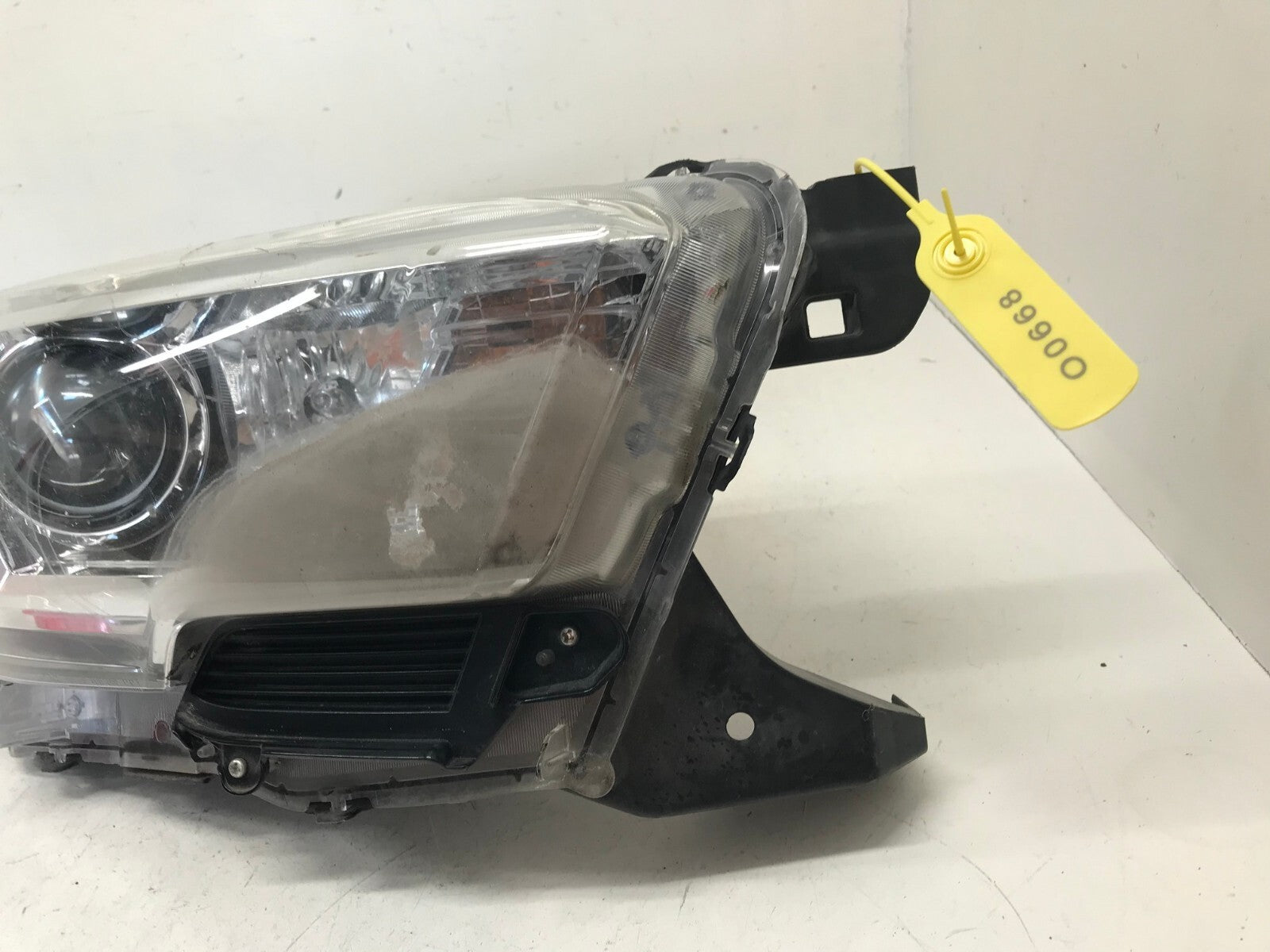 Headlight Damaged Passenger Right RH Toyota Tacoma 2016-2019 81110-04270 OEM