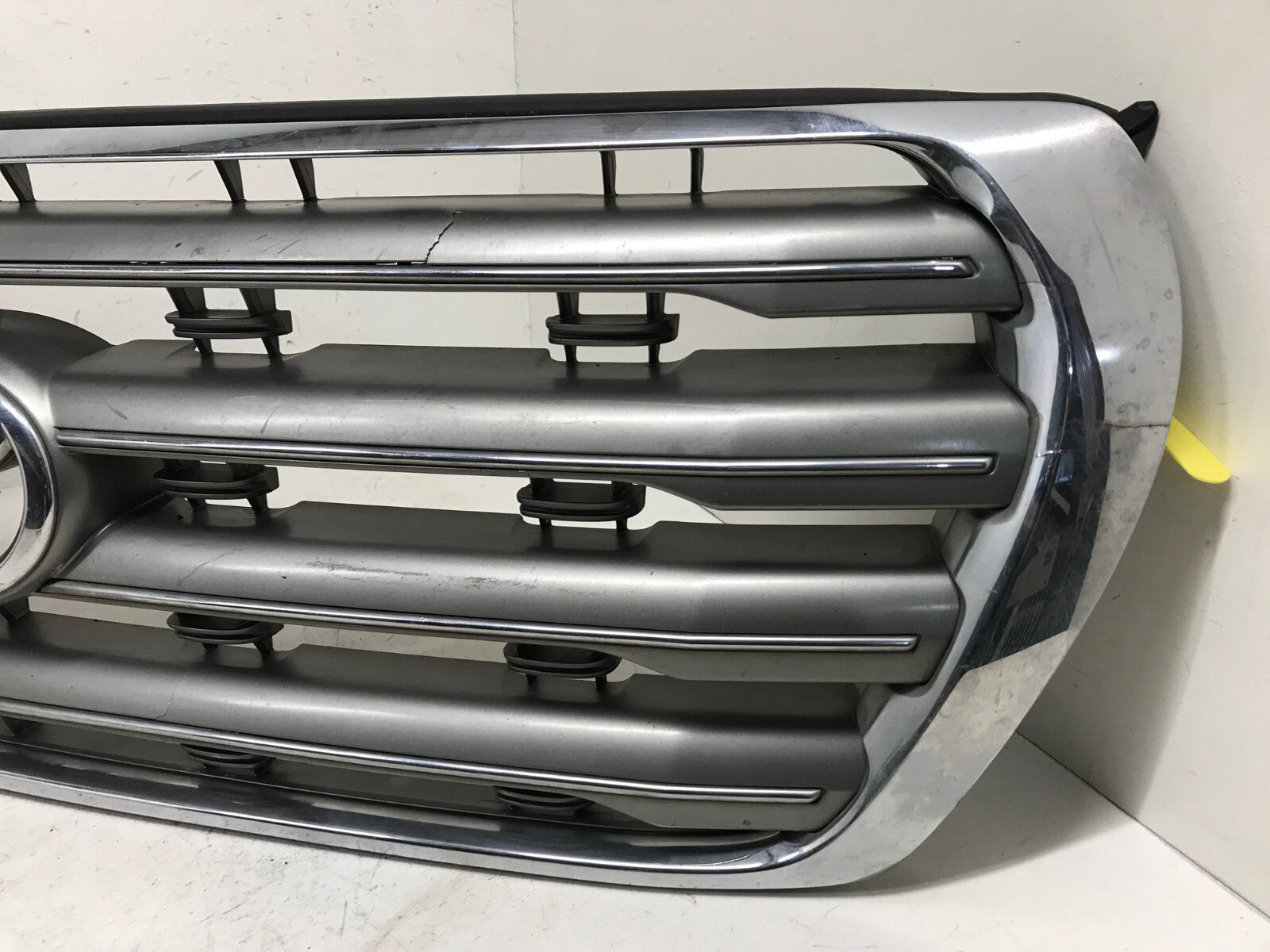 Grill Grille Toyota Landcruiser 2007 53101-60480 OEM