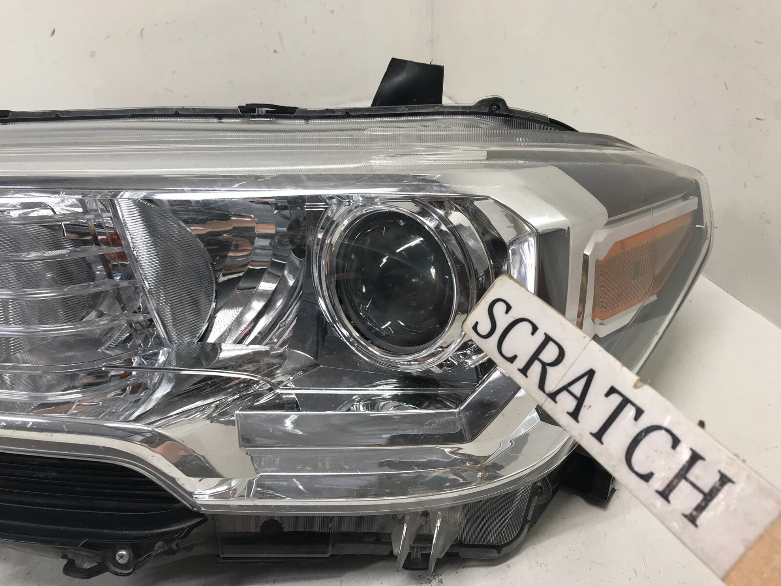 Headlight Damaged Left Driver LH Toyota Tacoma 2016-2021 8115004250 OEM