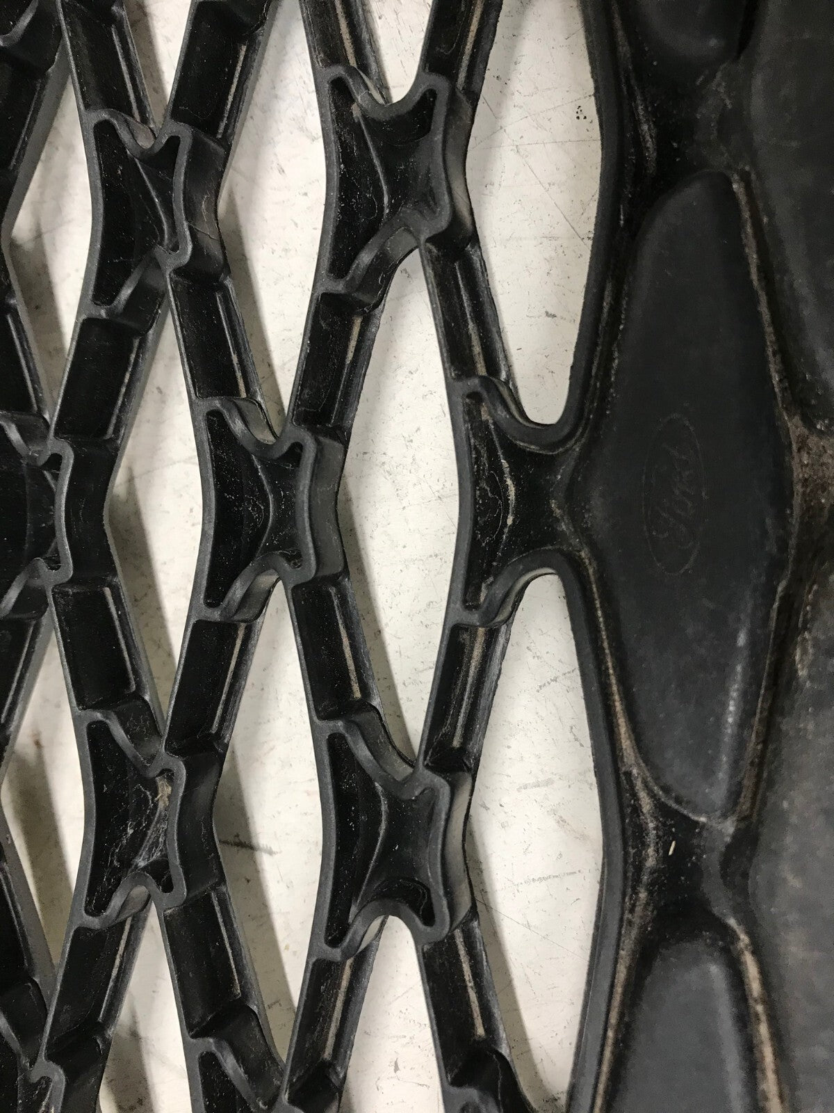 Grill Grille 2015 2016 2017 2018 Ford Focus F1EB-8200-BAW OEM