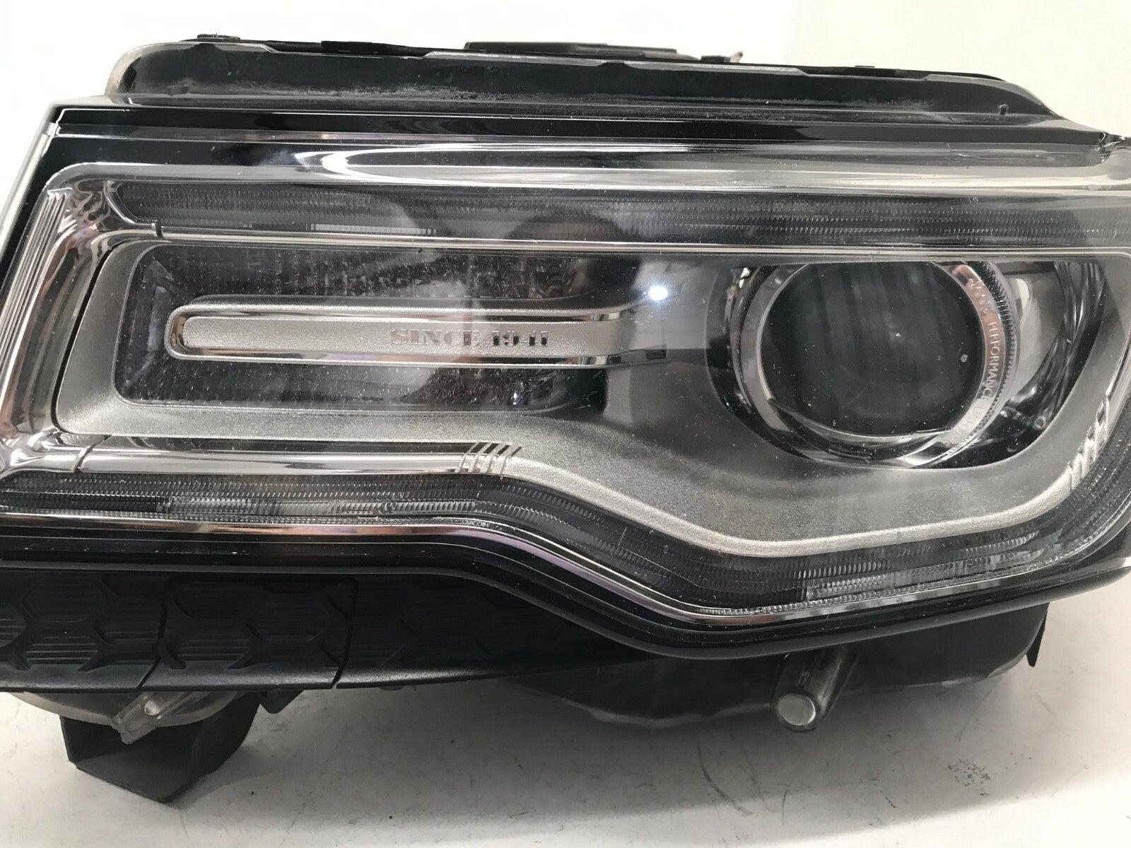 Headlight Damaged Left Driver LH Jeep Grand Cherokee 2016-2021 68144703AC OEM