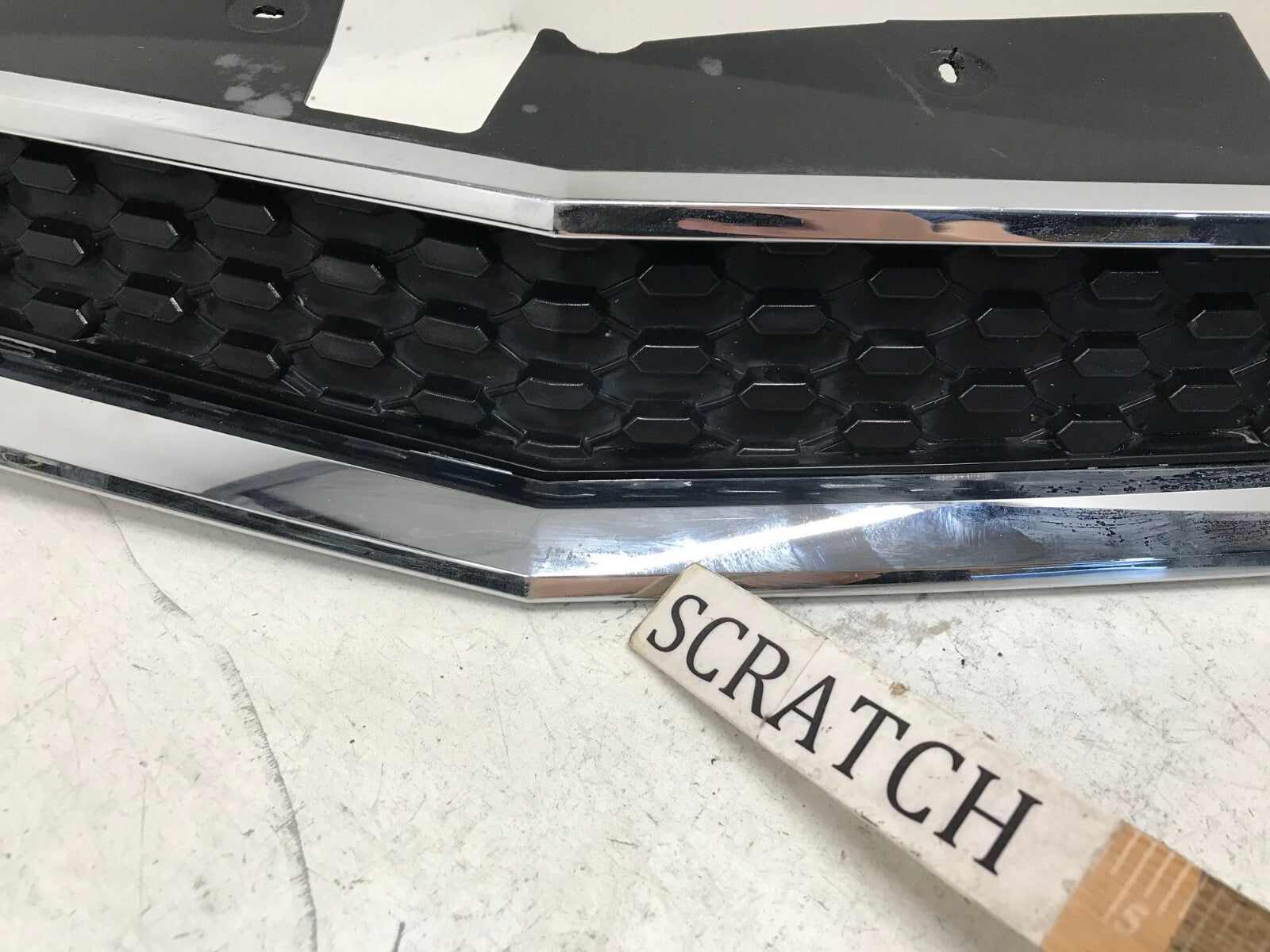 Grill Grille Chevrolet Equinox 2010-2015 20882351 OEM