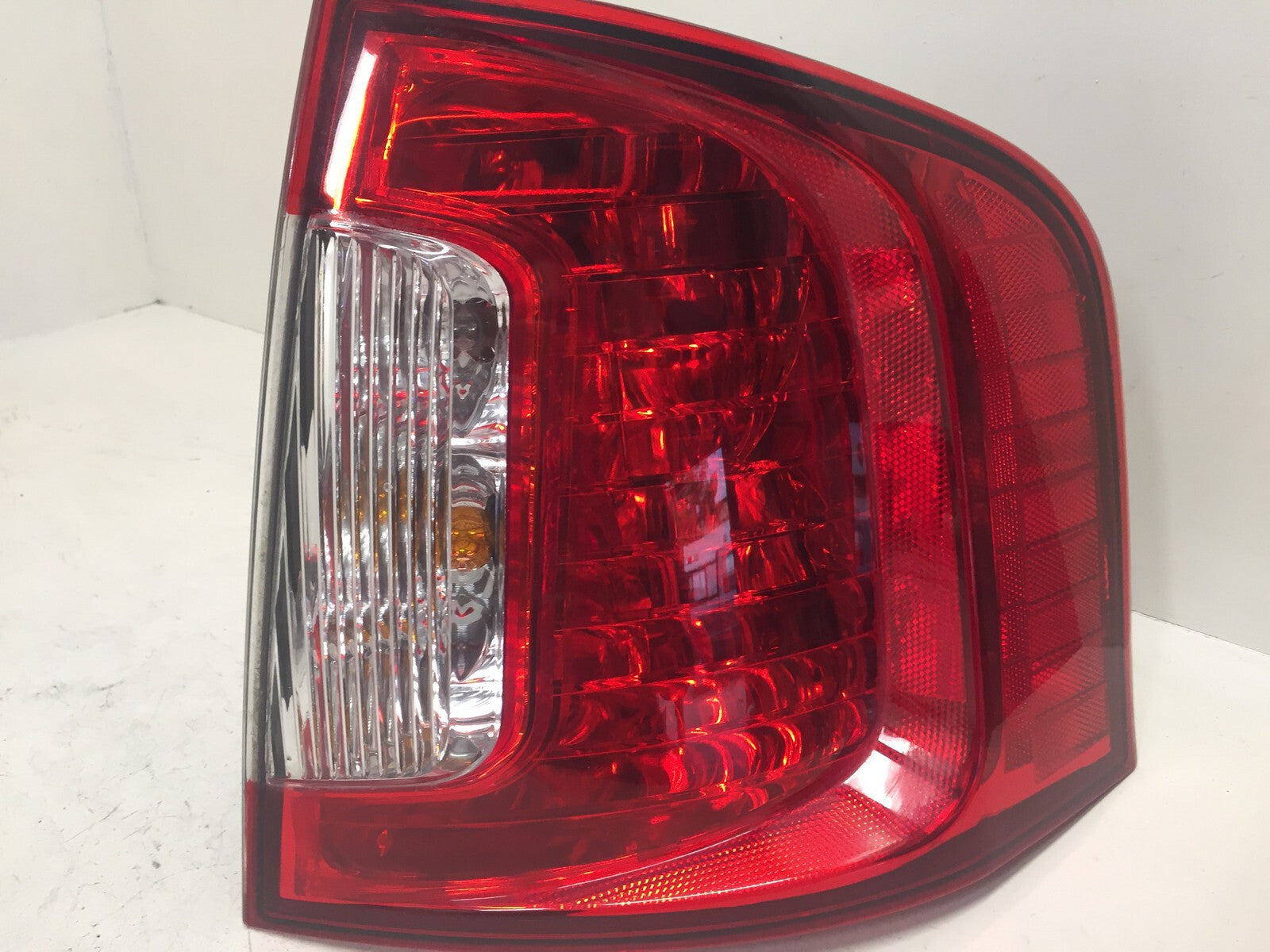 Halogen Tail light Damaged Passenger RH Ford Edge 2011-2014 BT43-13B504-AE OEM