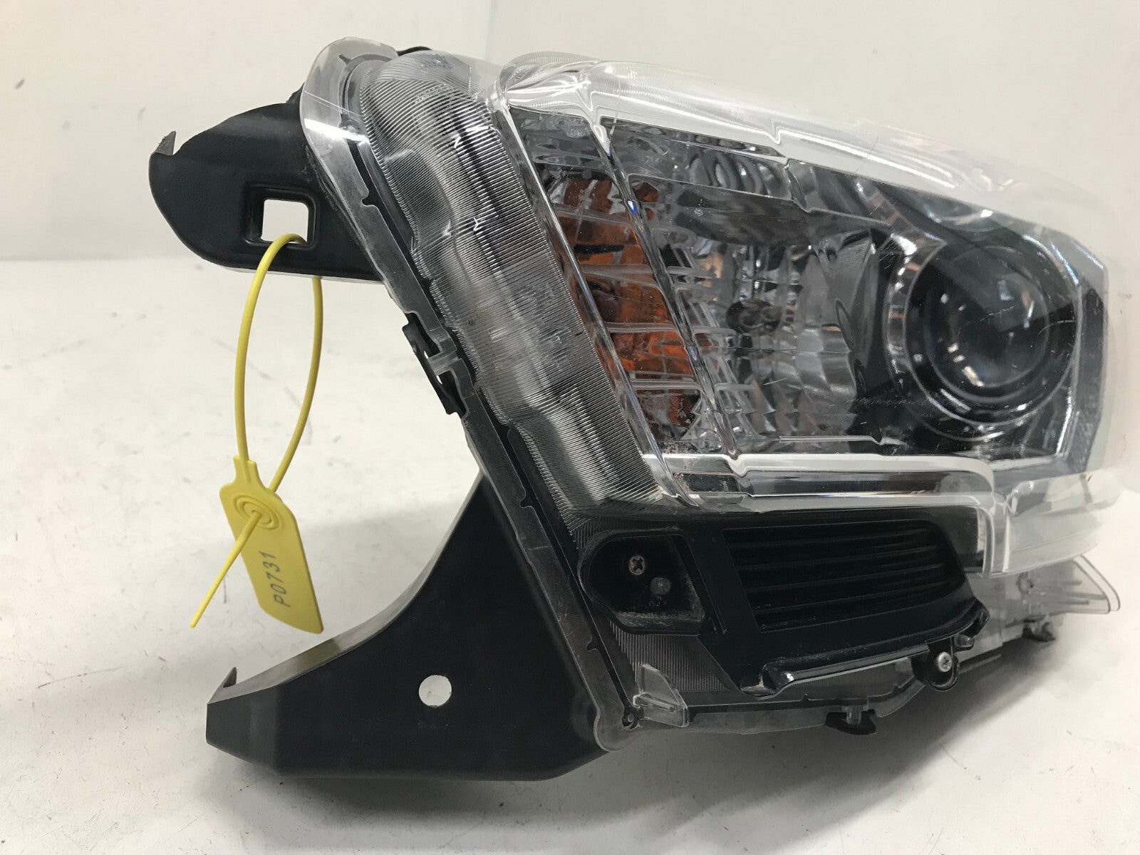 Headlight Damaged Left Driver LH Toyota Tacoma 2016-2021 8115004250 OEM