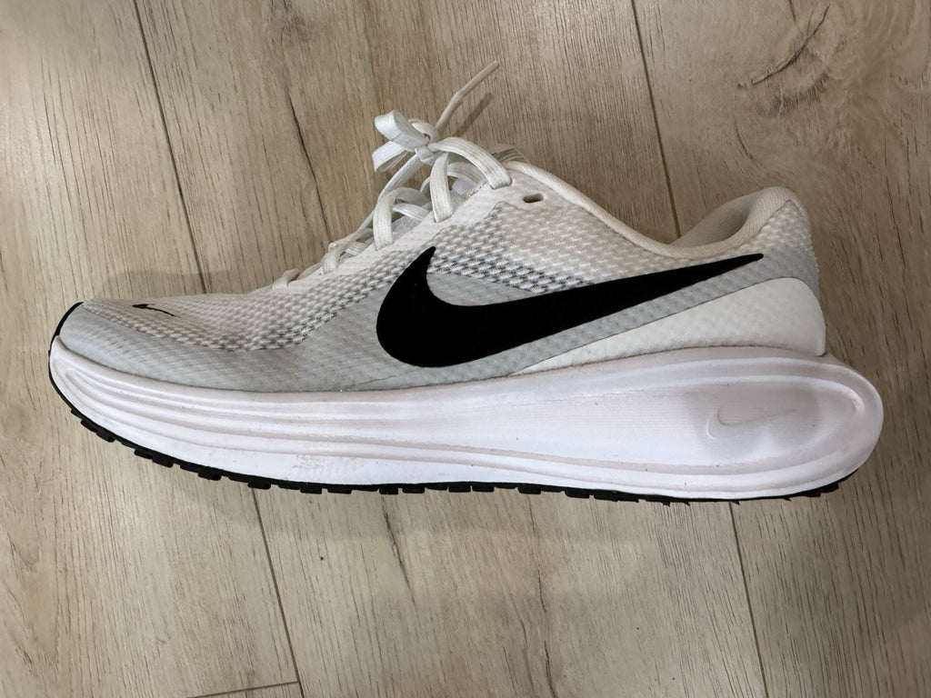 Nike Training Shoes Womens Size 7.5 Black / White Comfort Footbed
