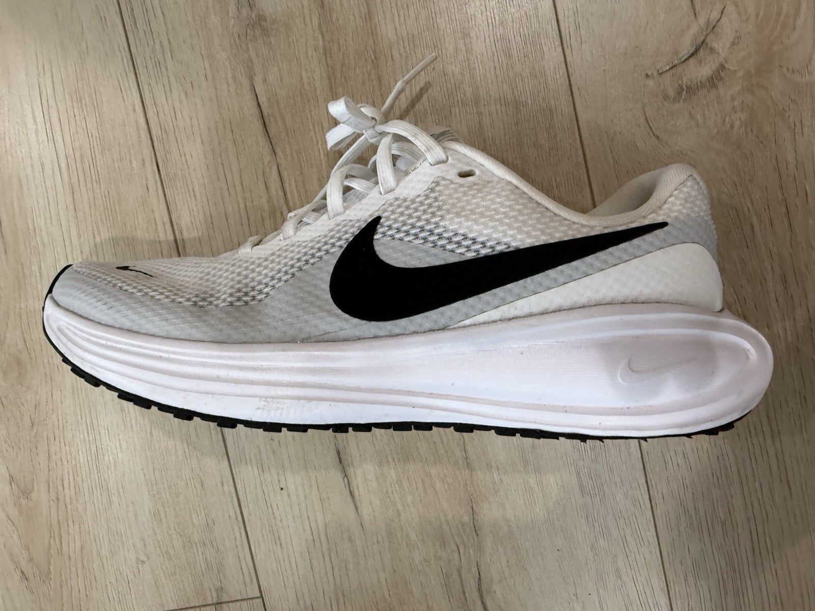 Nike Training Shoes Womens Size 7.5 Black / White Comfort Footbed
