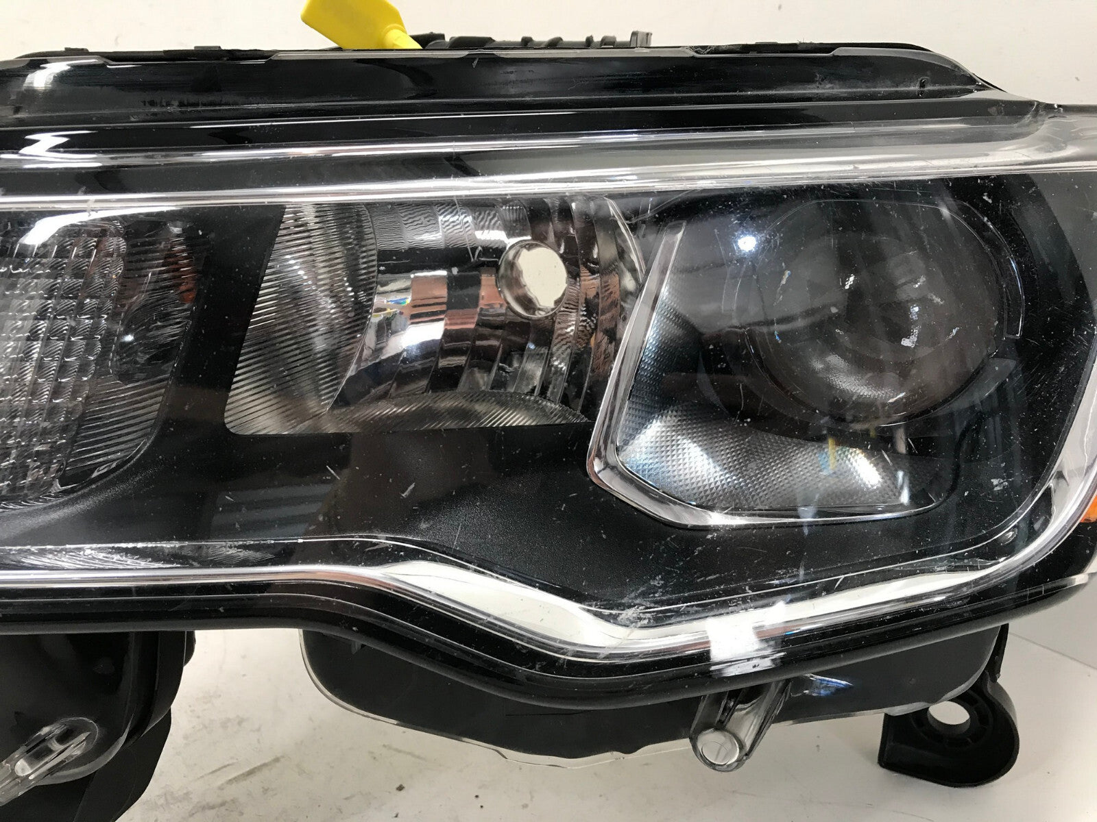 Headlight Damaged Left LH Driver Jeep Grand Cherokee 17-22 68289235AD OEM