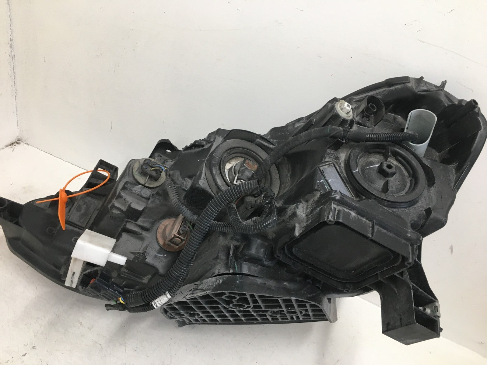 Headlight Damaged RH Passenger Nissan Sentra 2016 2017 2018 26010-3YU0A OEM