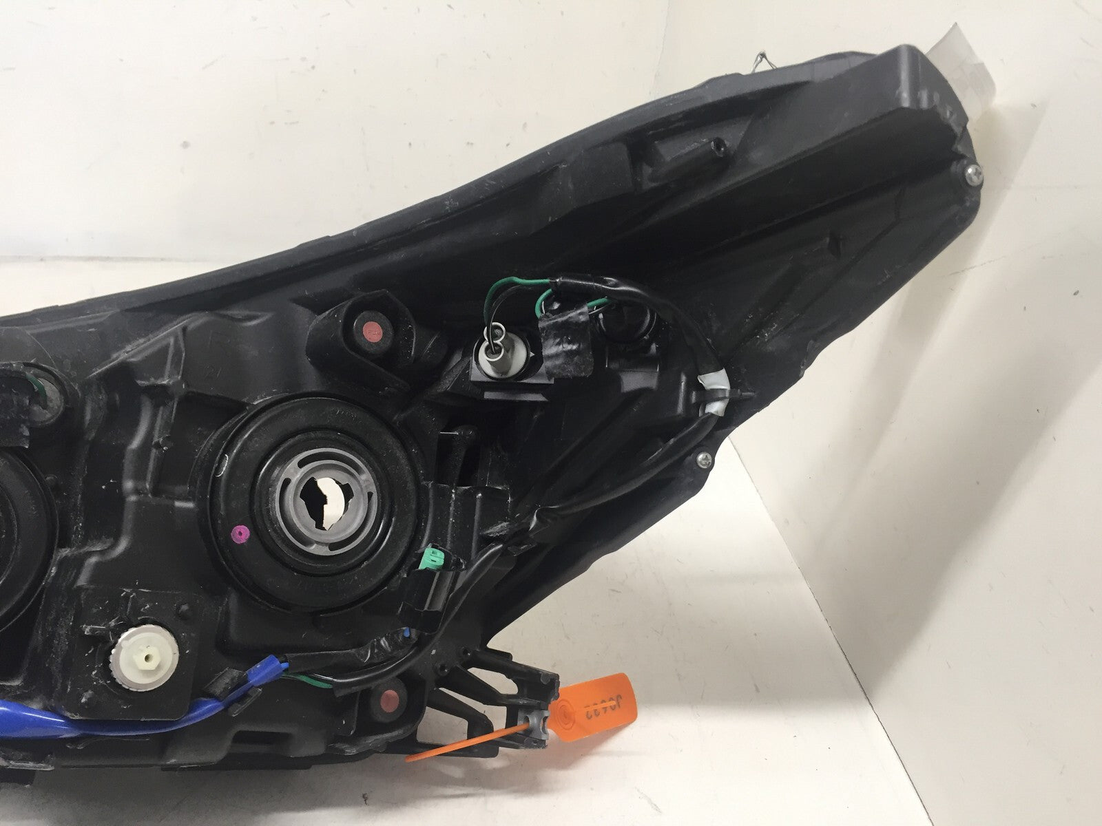 Headlight Damaged Halogen Right Passenger Kia Forester 2017 2018 84001SG280 OEM