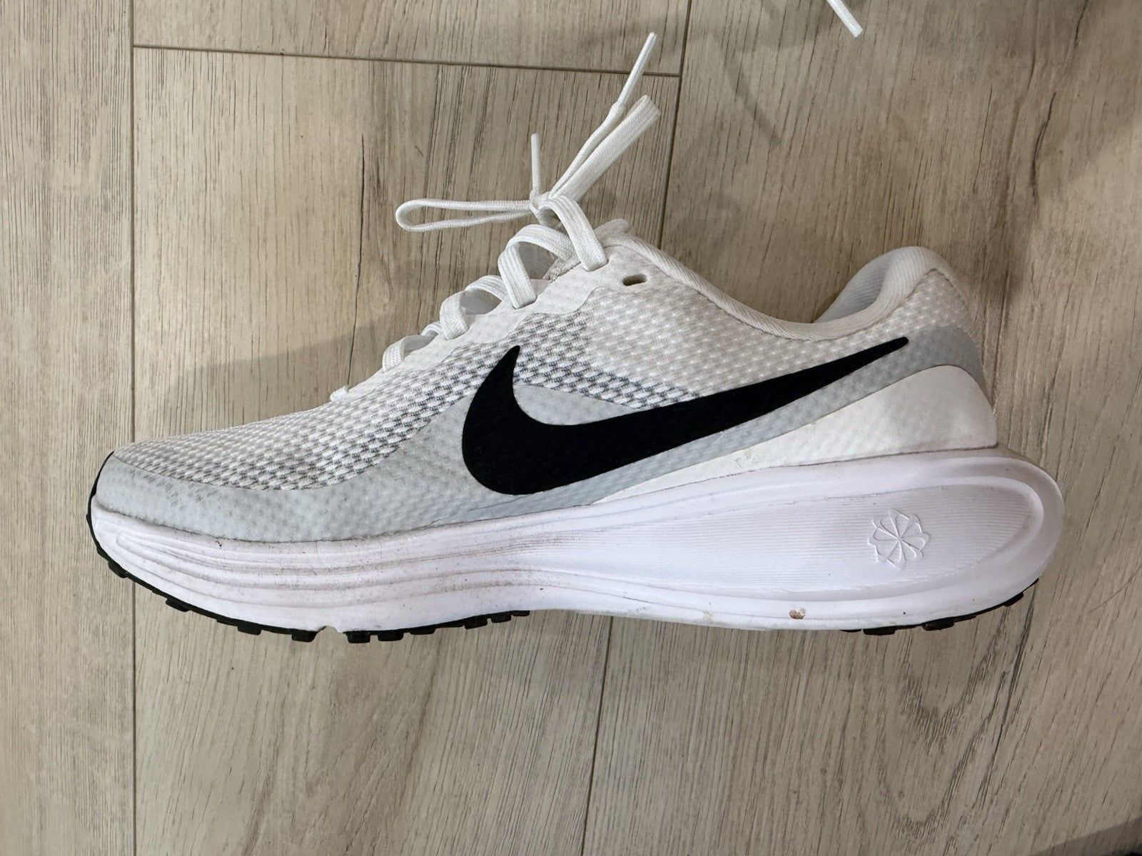 Nike Training Shoes Womens Size 7.5 Black / White Comfort Footbed