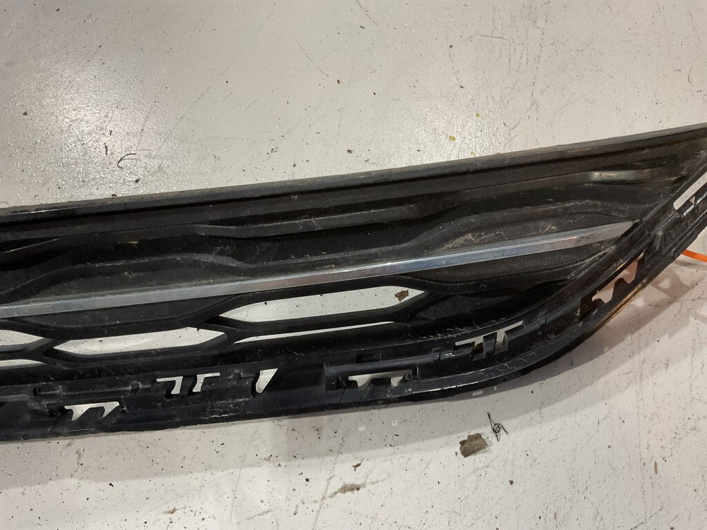 Grill Grille Black/Missing Trim 2016-2018 Chevy Chevrolet Malibu 16-871B OEM
